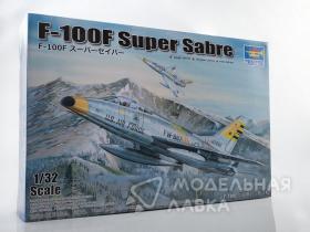 Американский истребитель-перехватчик F-100F Super Sabre