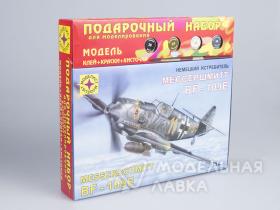 Немецкий истребитель Мессершмитт Bf-109E с клеем, кисточкой и красками.