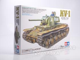 Советский тяжелый танк КВ-1 1941 г, ранняя версия с фигурой танкиста