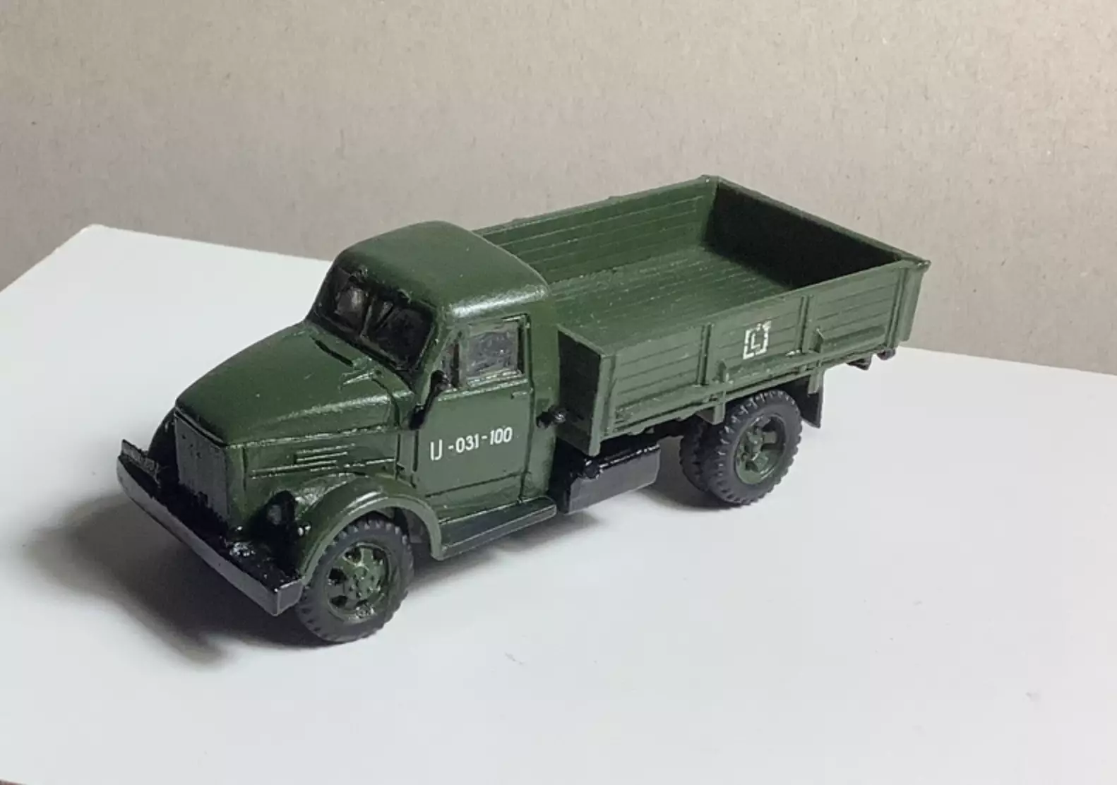 Сборная модель лесовоз с прицепом-роспуском 43204-10