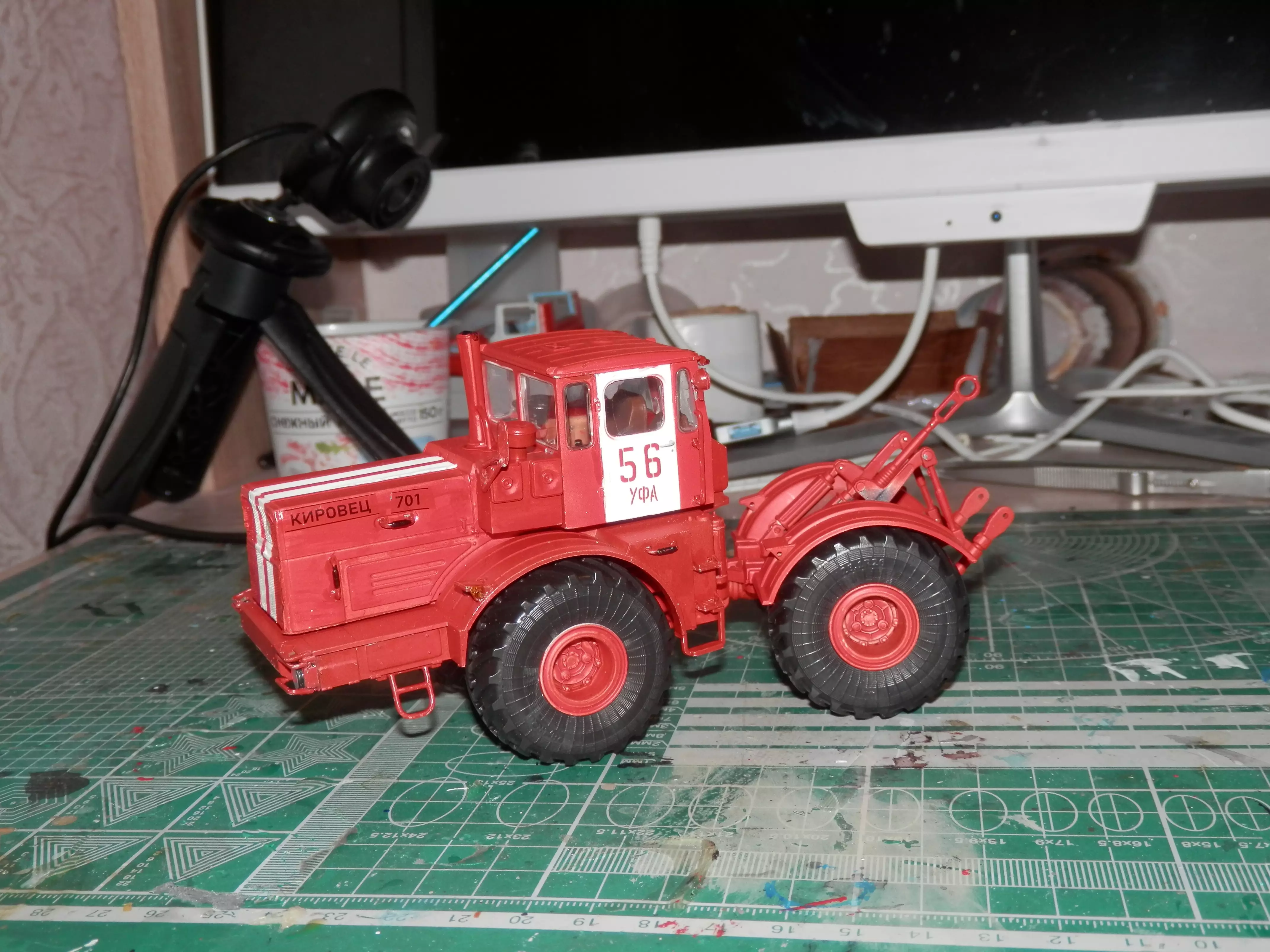 Сборная модель лесовоз с прицепом-роспуском 43204-10