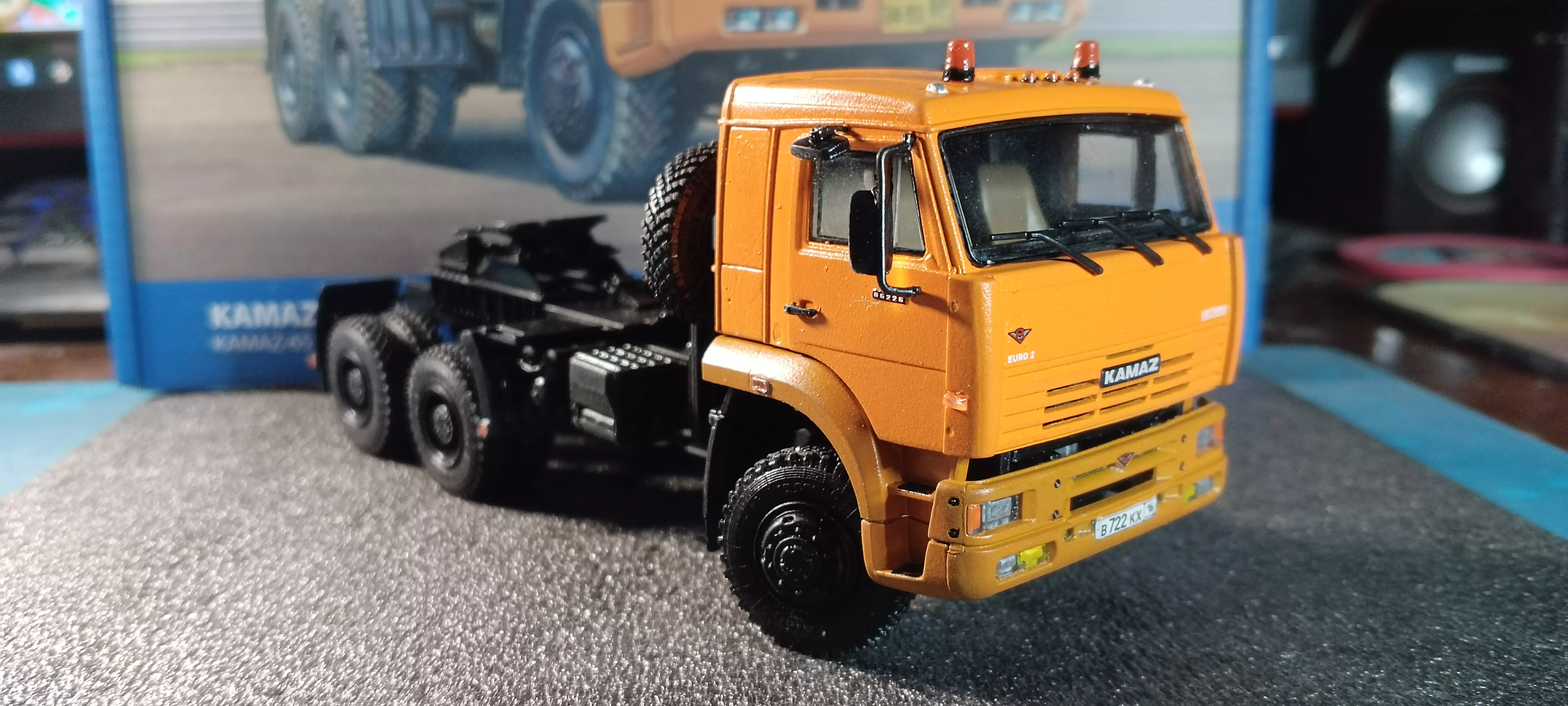 Сборная модель лесовоз с прицепом-роспуском 43204-10