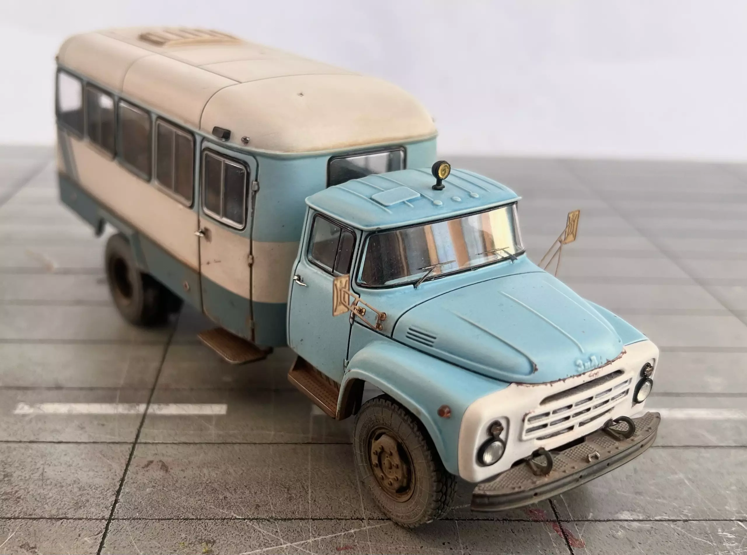 Сборная модель лесовоз с прицепом-роспуском 43204-10