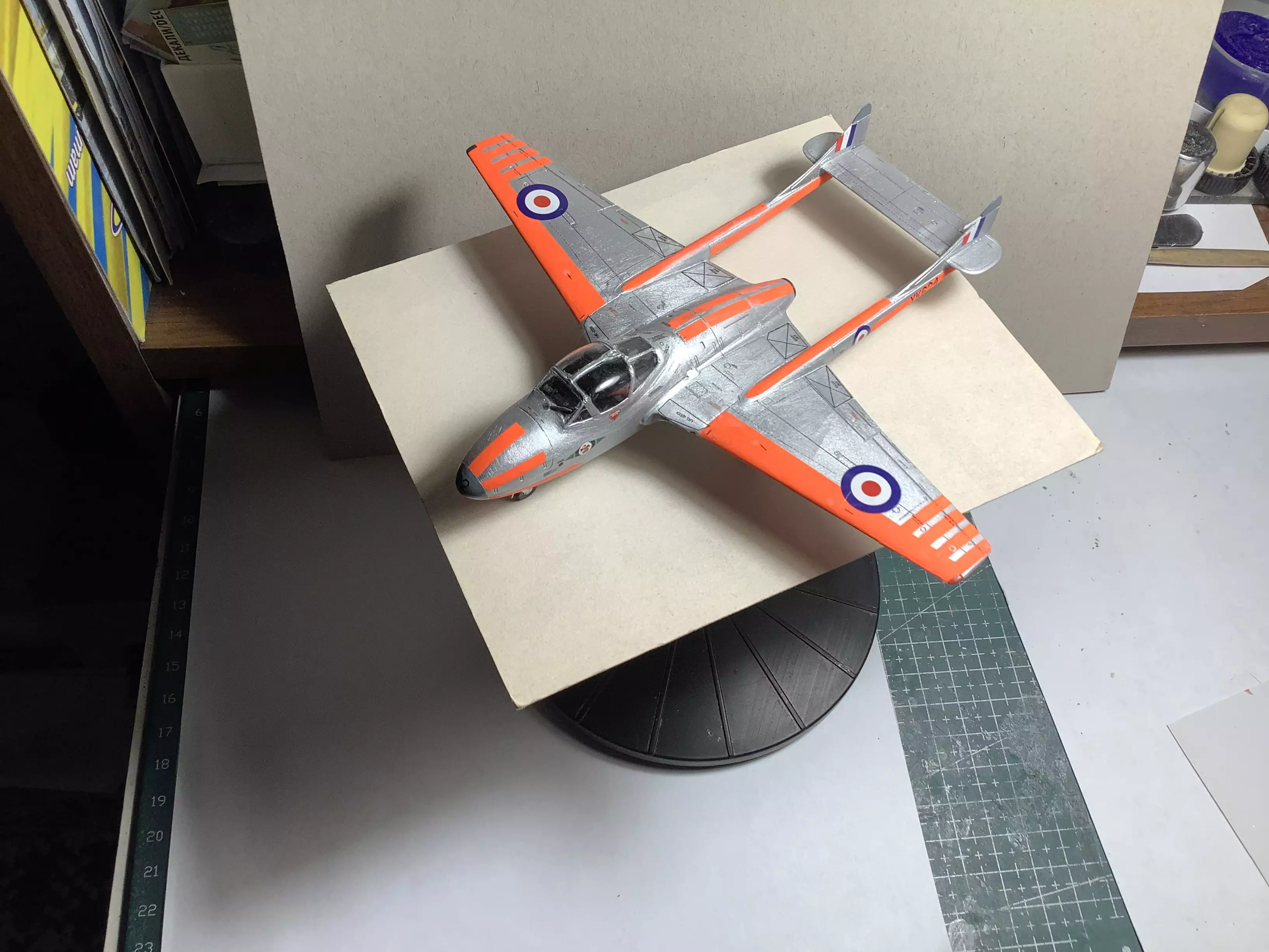 Самолет deHavilland Vampire T.11 / J-28C