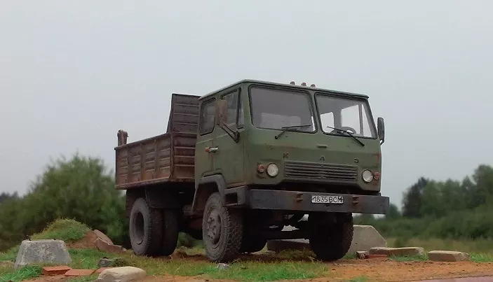 Сборная модель КАЗ-ММЗ-4502 самосвал