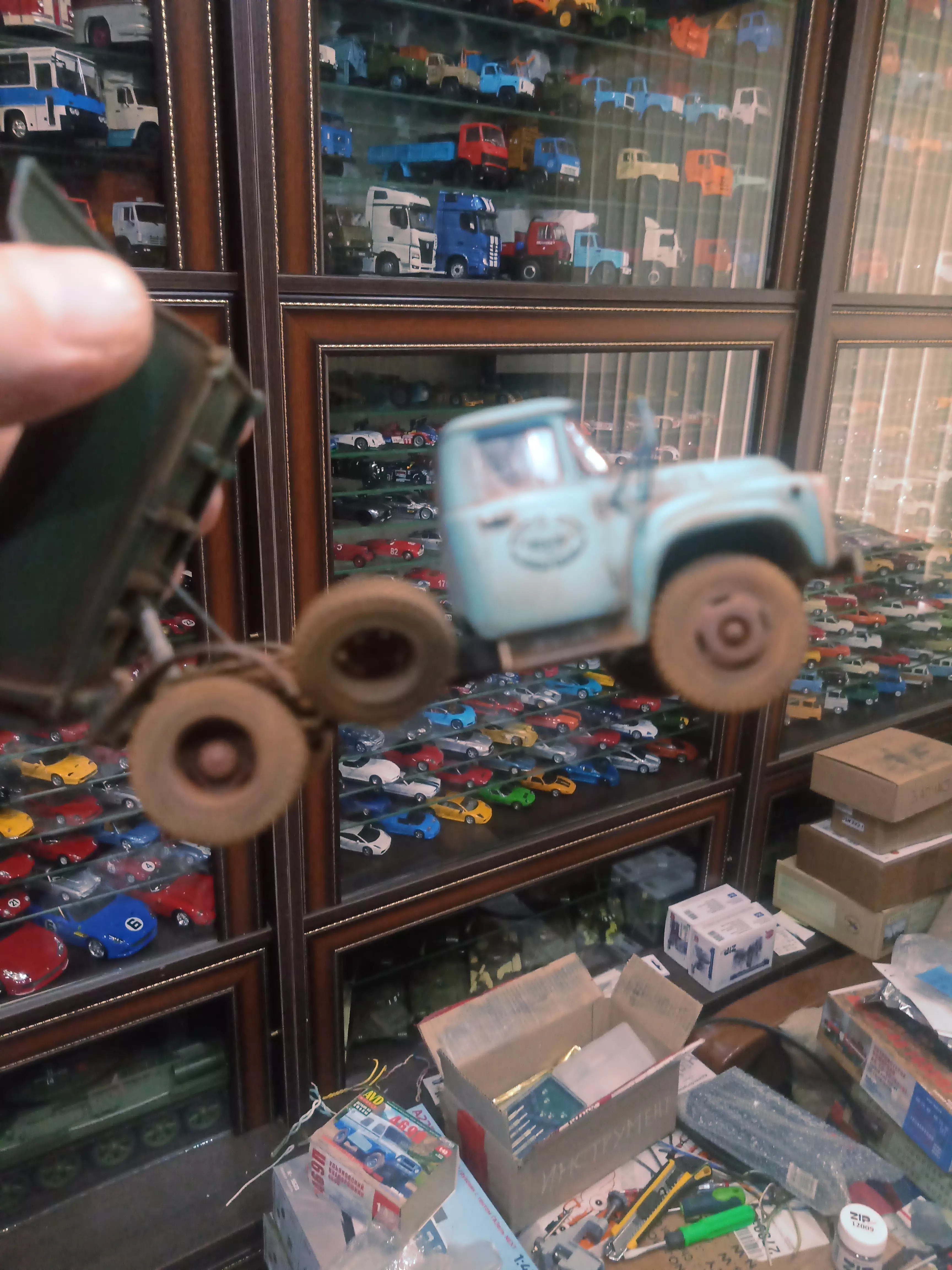 Сборная модель лесовоз с прицепом-роспуском 43204-10