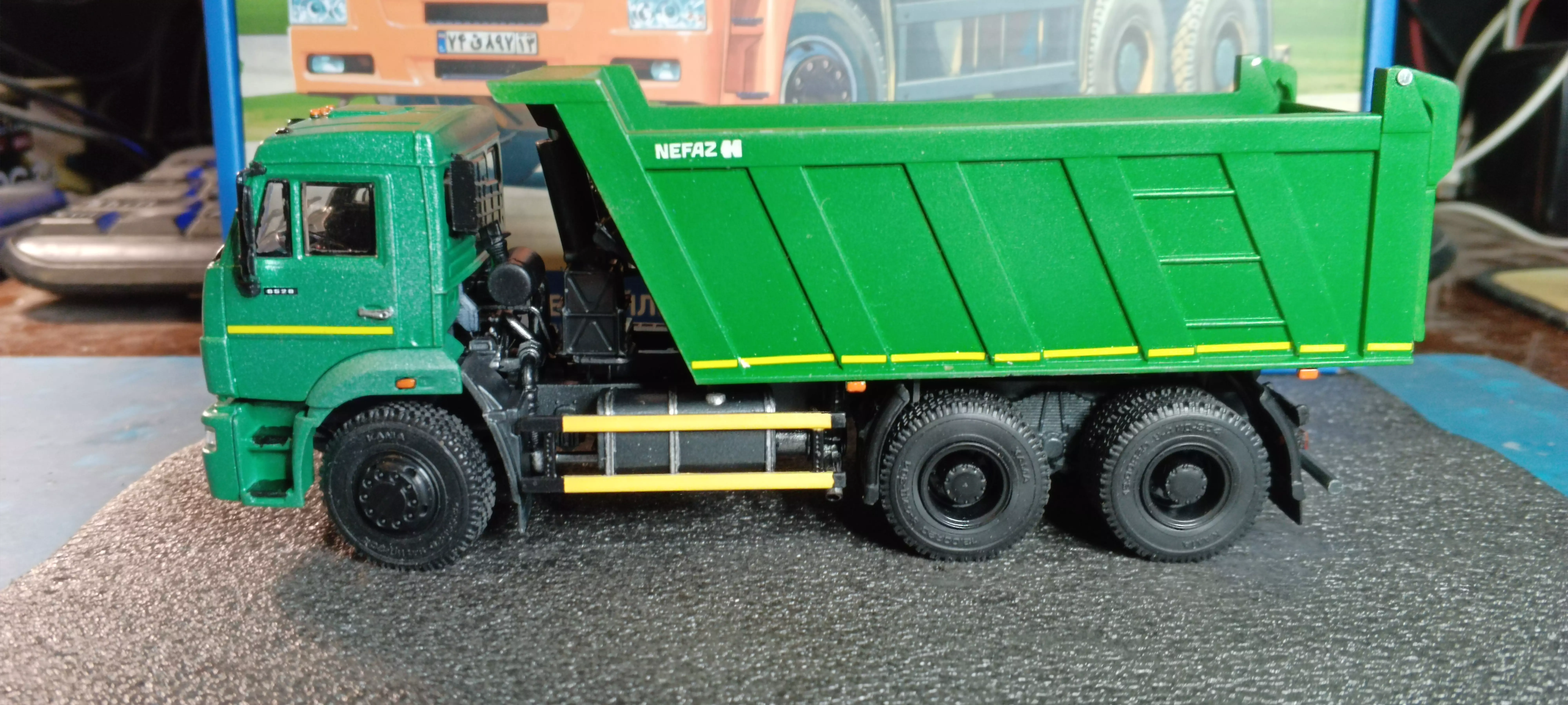 Сборная модель лесовоз с прицепом-роспуском 43204-10