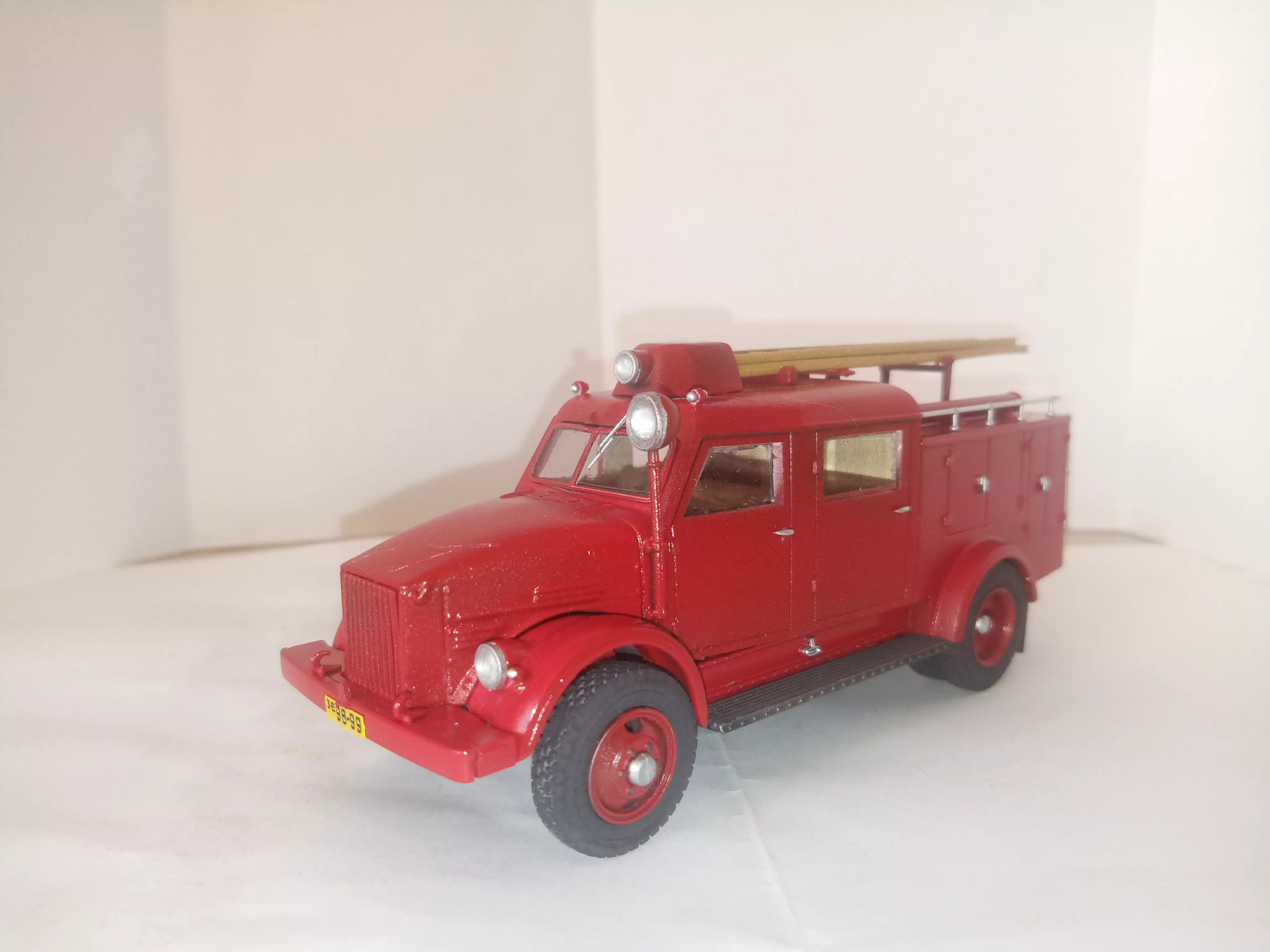 Сборная модель лесовоз с прицепом-роспуском 43204-10