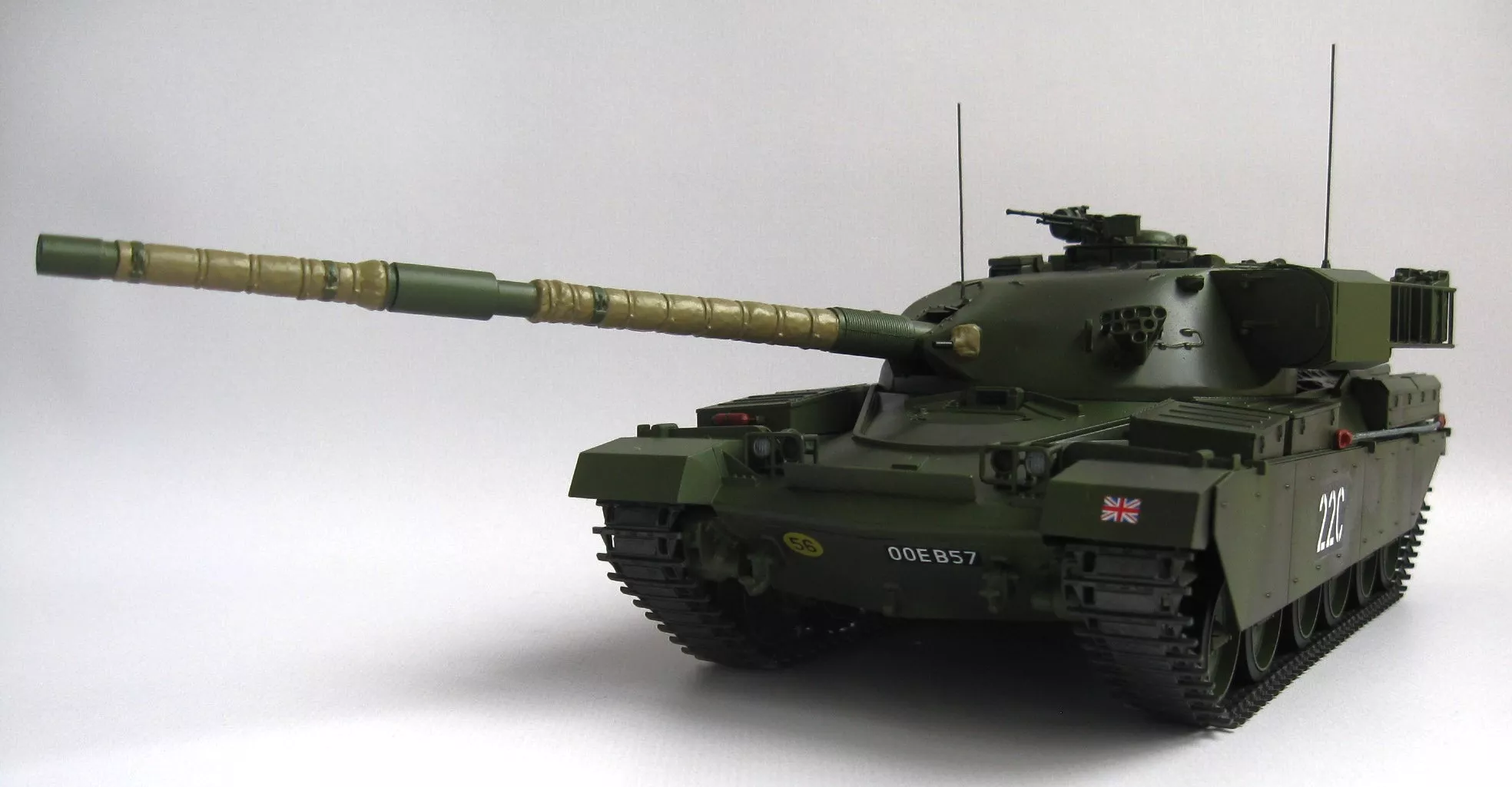 Английский танк Chieftain Mk.5 с 3-мя фигурами