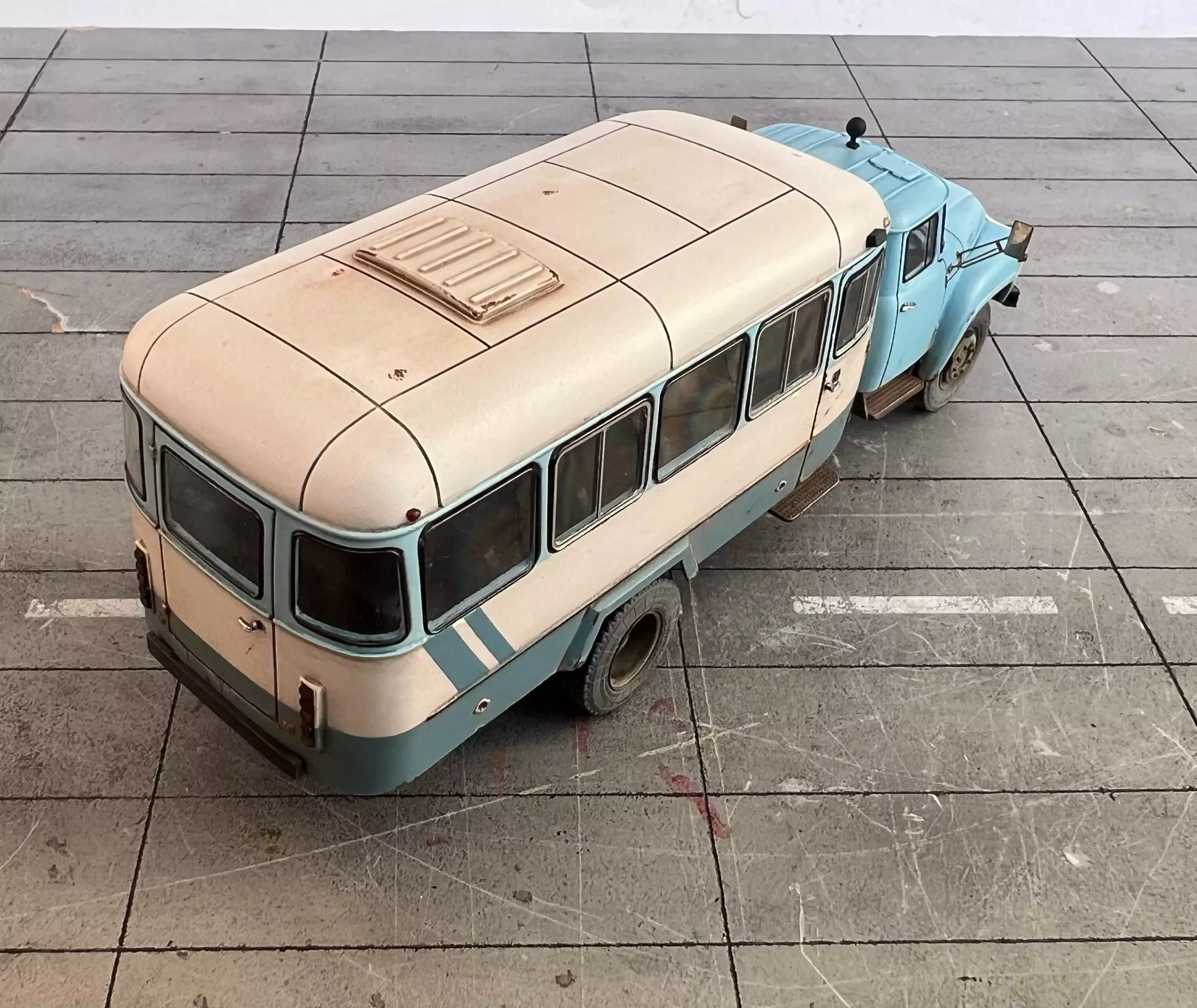 Сборная модель лесовоз с прицепом-роспуском 43204-10