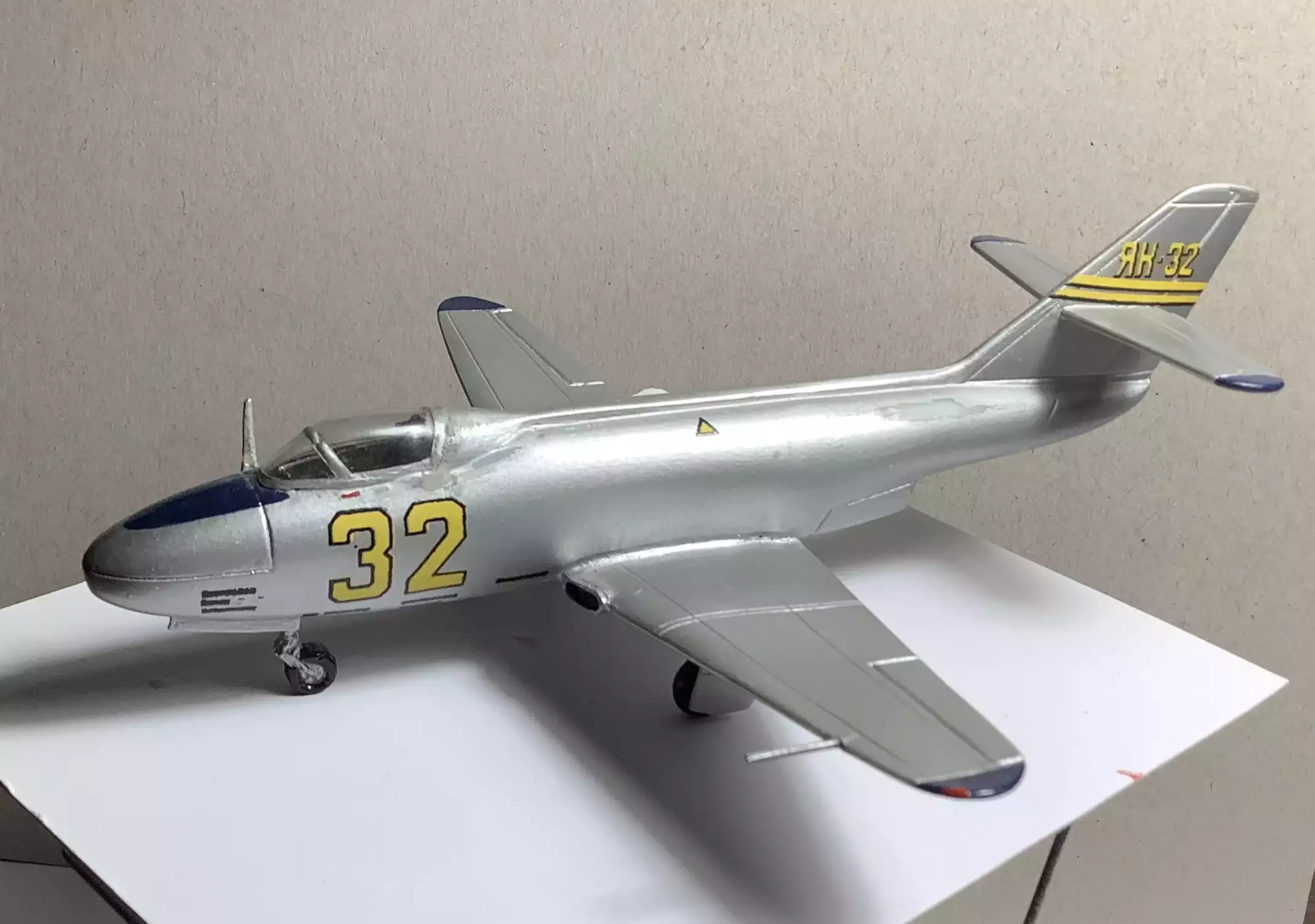 Сборная модель лесовоз с прицепом-роспуском 43204-10