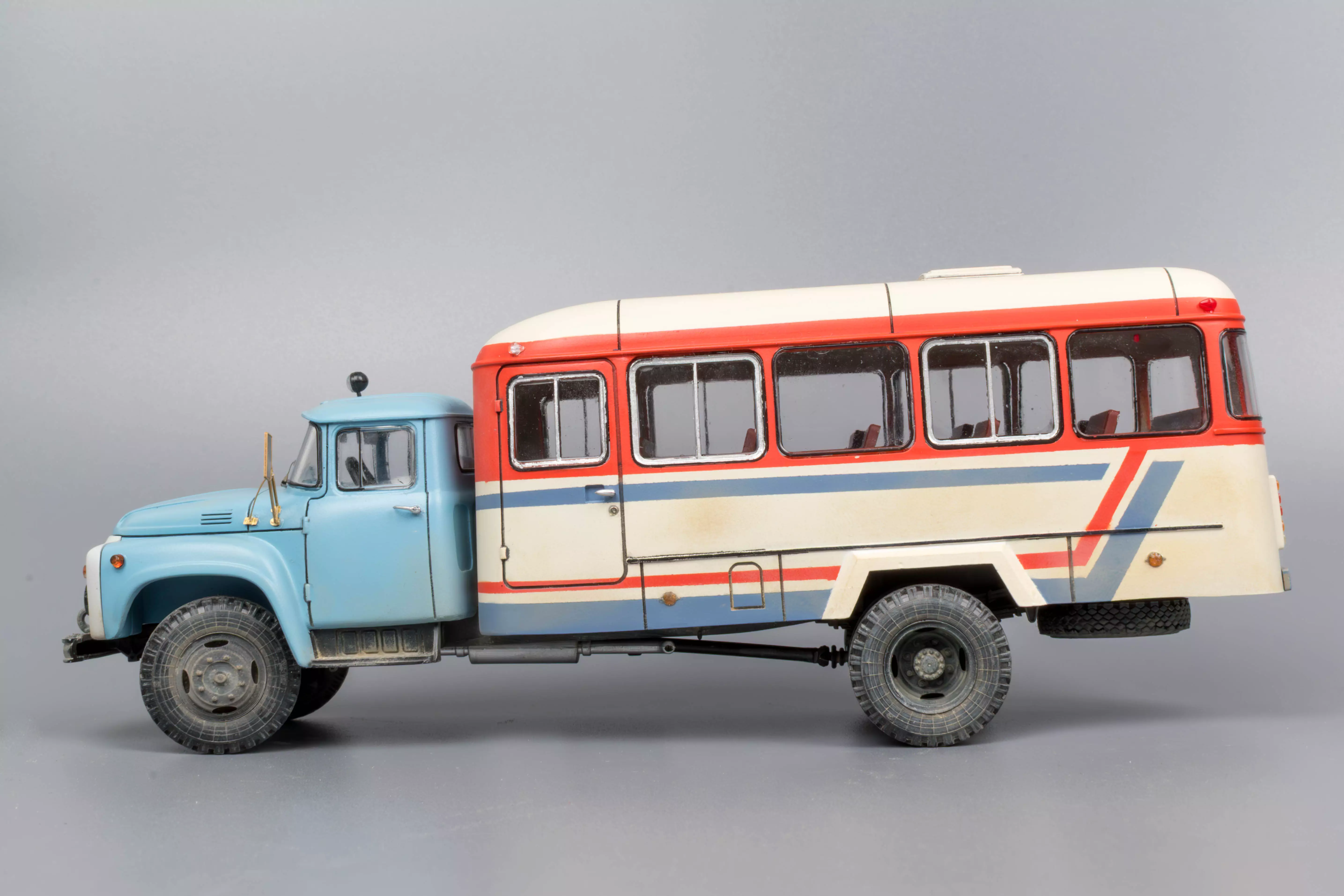 Сборная модель лесовоз с прицепом-роспуском 43204-10