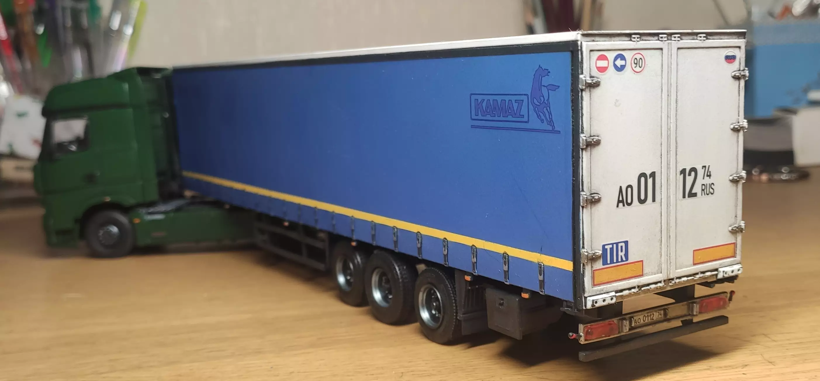 Сборная модель лесовоз с прицепом-роспуском 43204-10