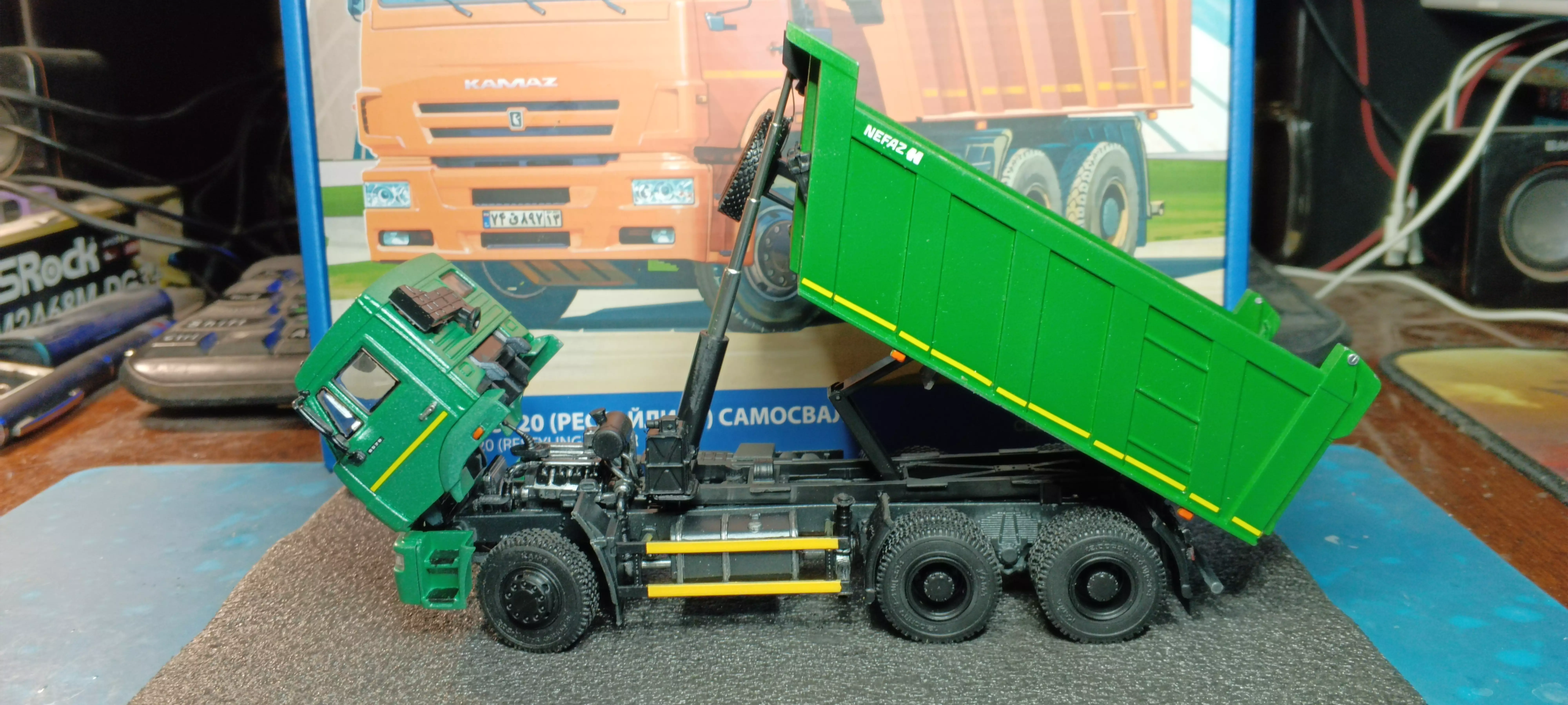 Сборная модель лесовоз с прицепом-роспуском 43204-10