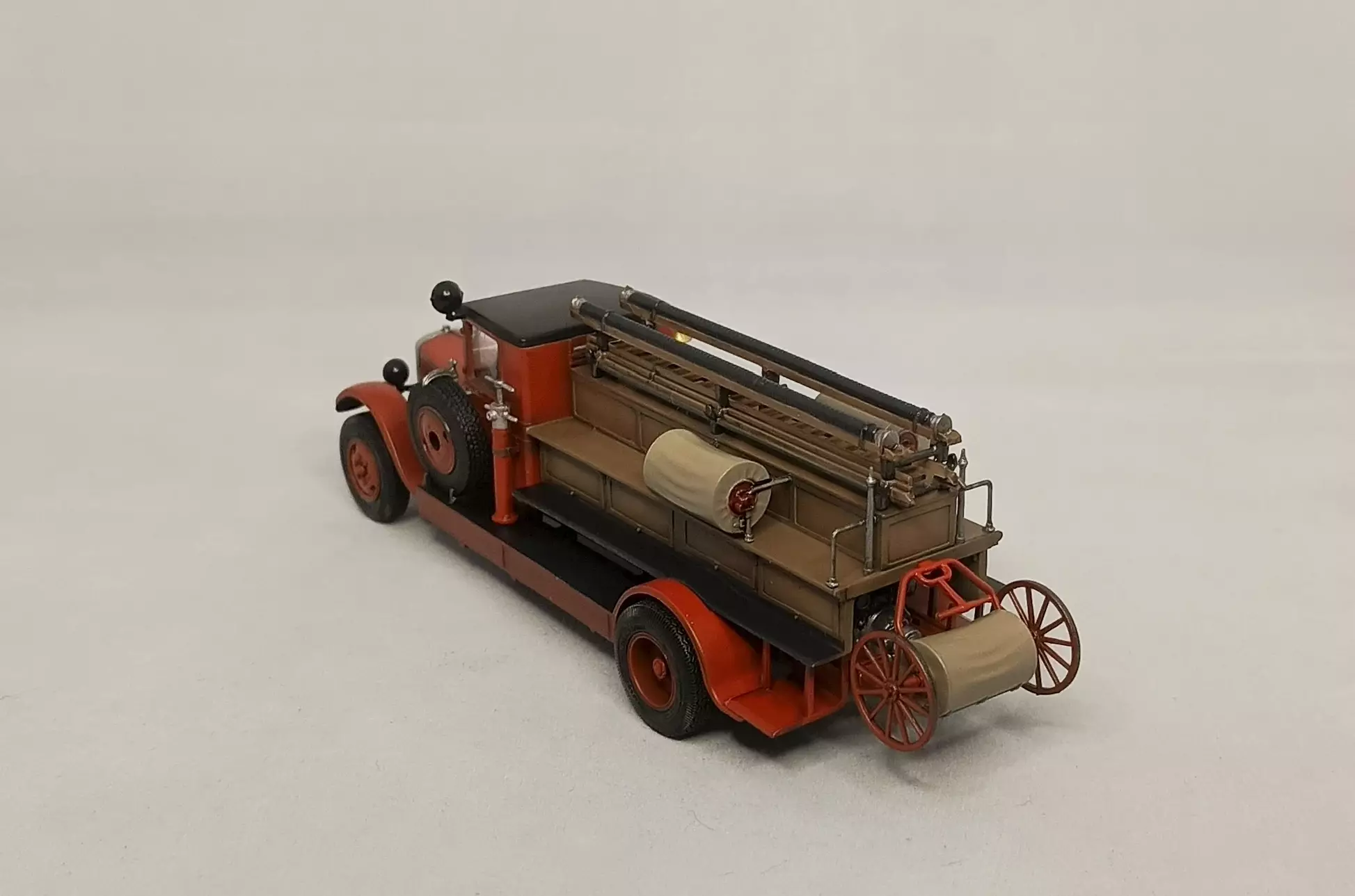 Сборная модель лесовоз с прицепом-роспуском 43204-10