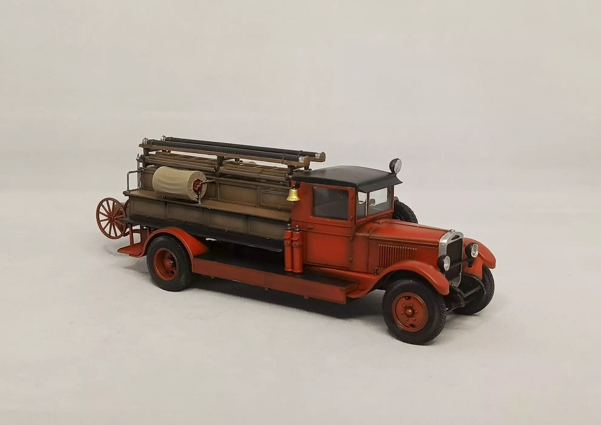 Сборная модель лесовоз с прицепом-роспуском 43204-10