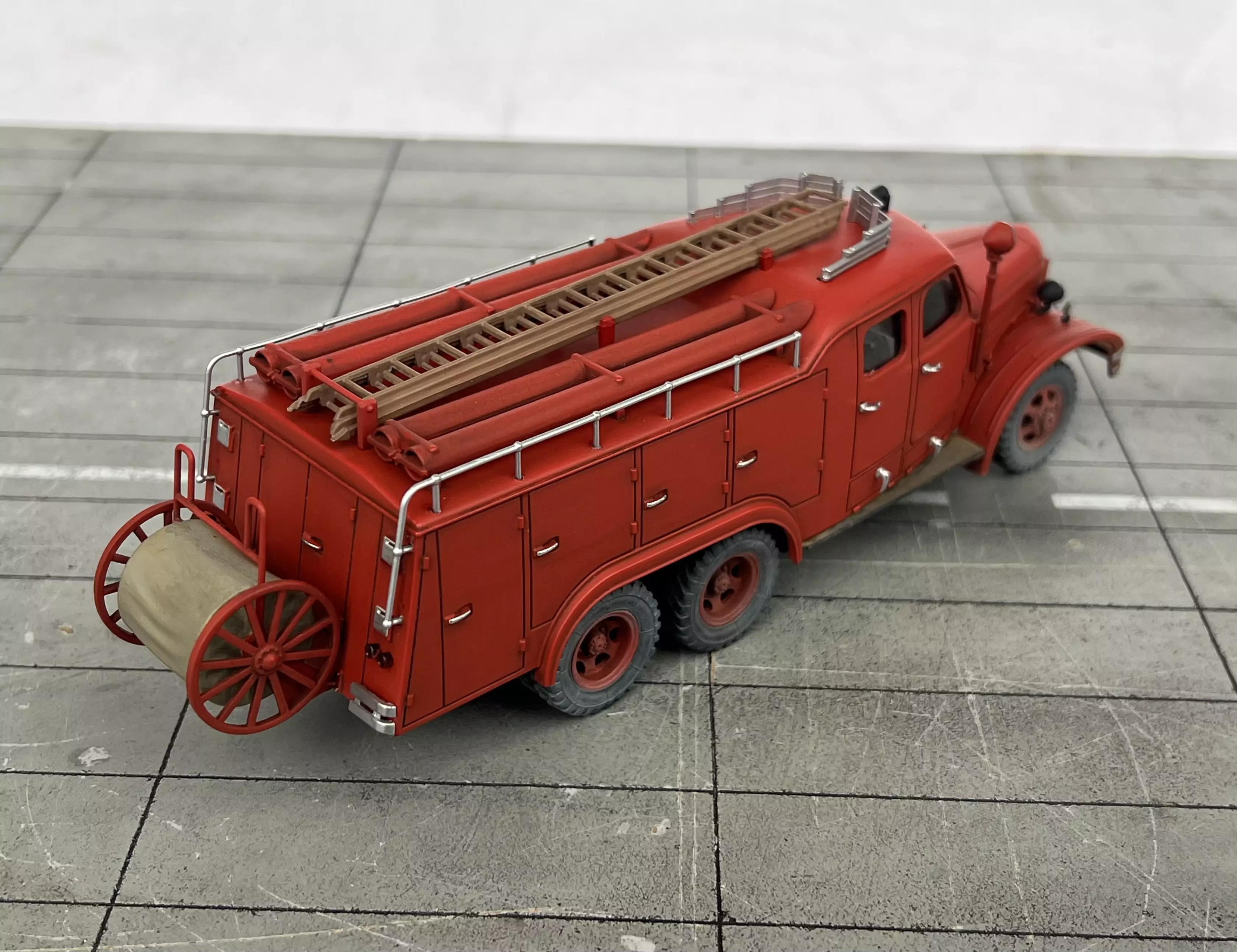 Сборная модель лесовоз с прицепом-роспуском 43204-10