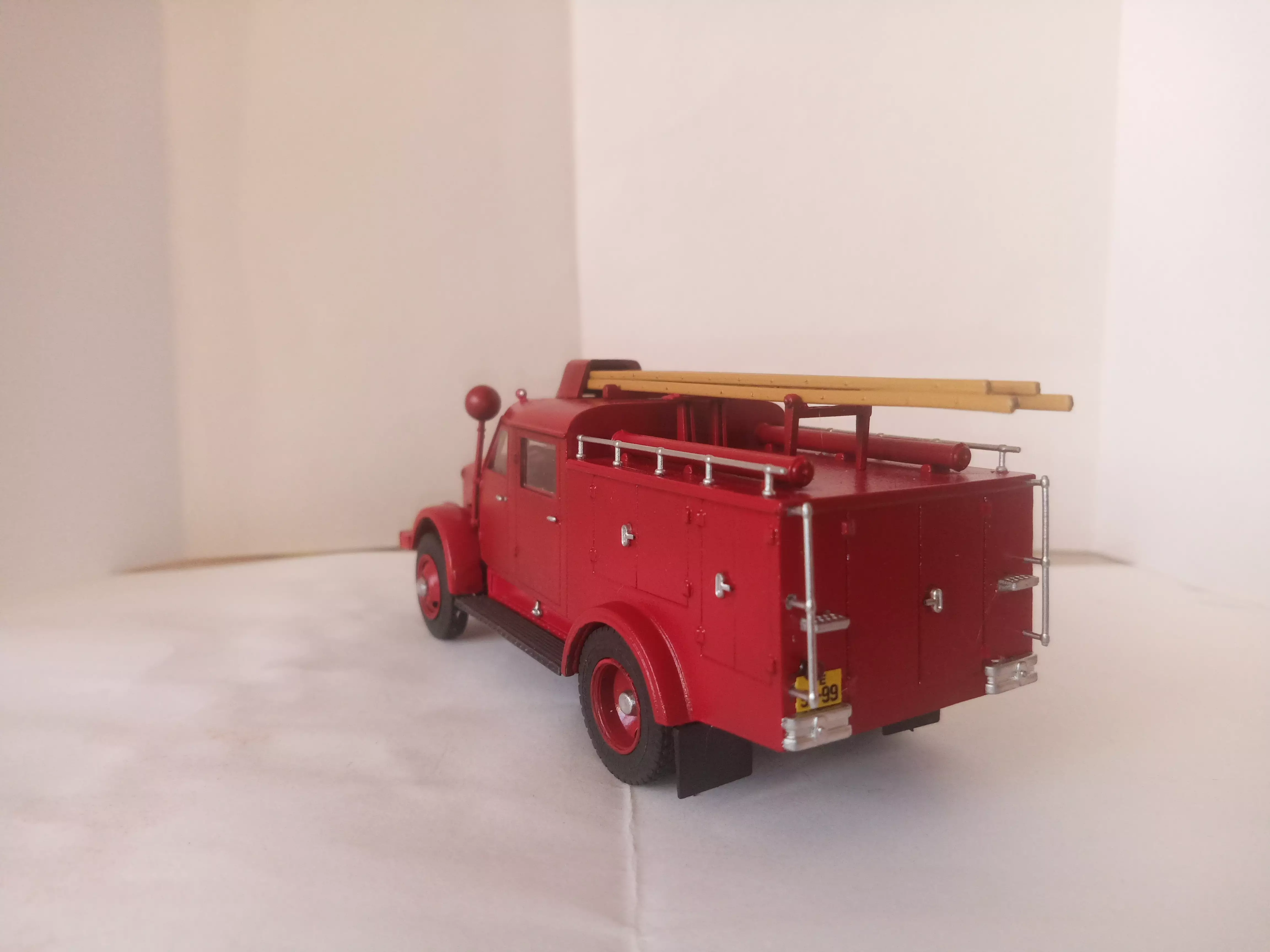 Сборная модель лесовоз с прицепом-роспуском 43204-10