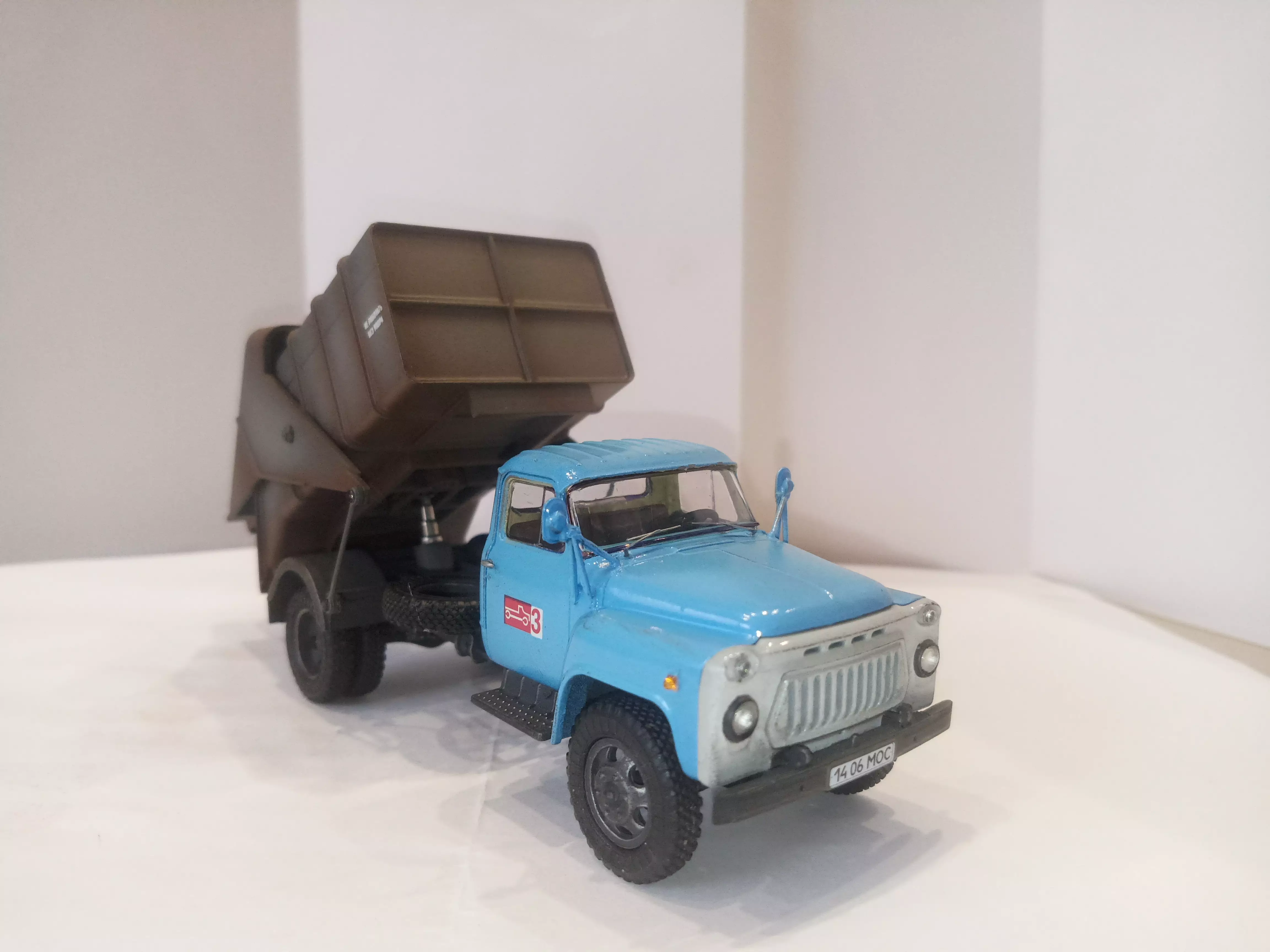 Сборная модель лесовоз с прицепом-роспуском 43204-10