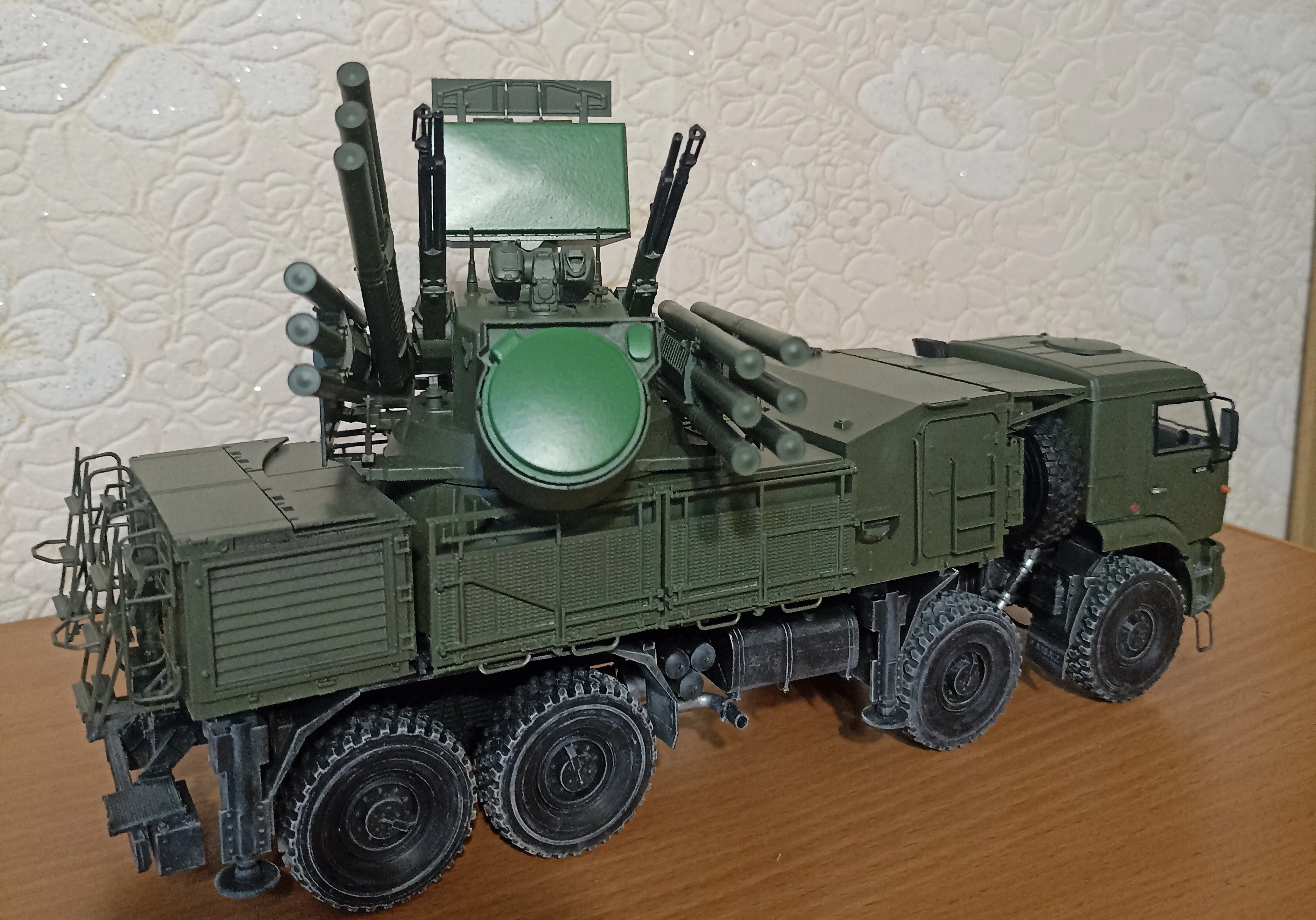 Сборная модель лесовоз с прицепом-роспуском 43204-10