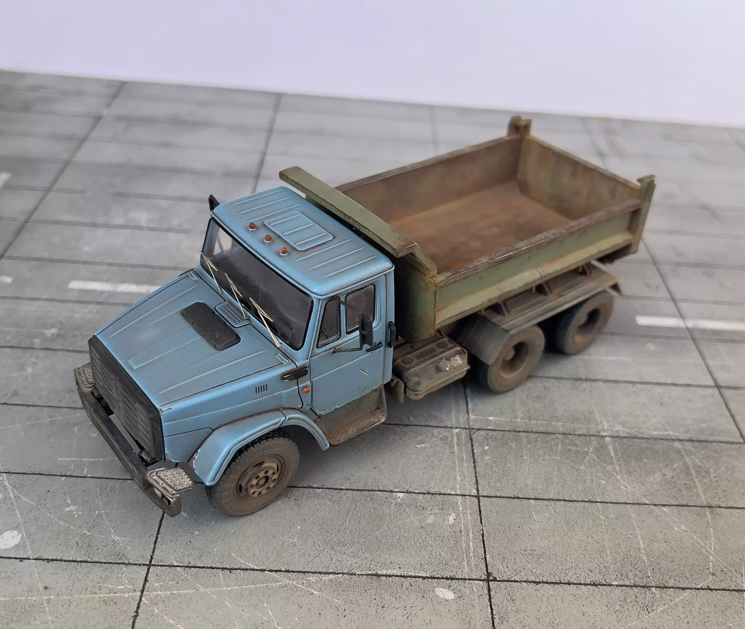 Сборная модель лесовоз с прицепом-роспуском 43204-10