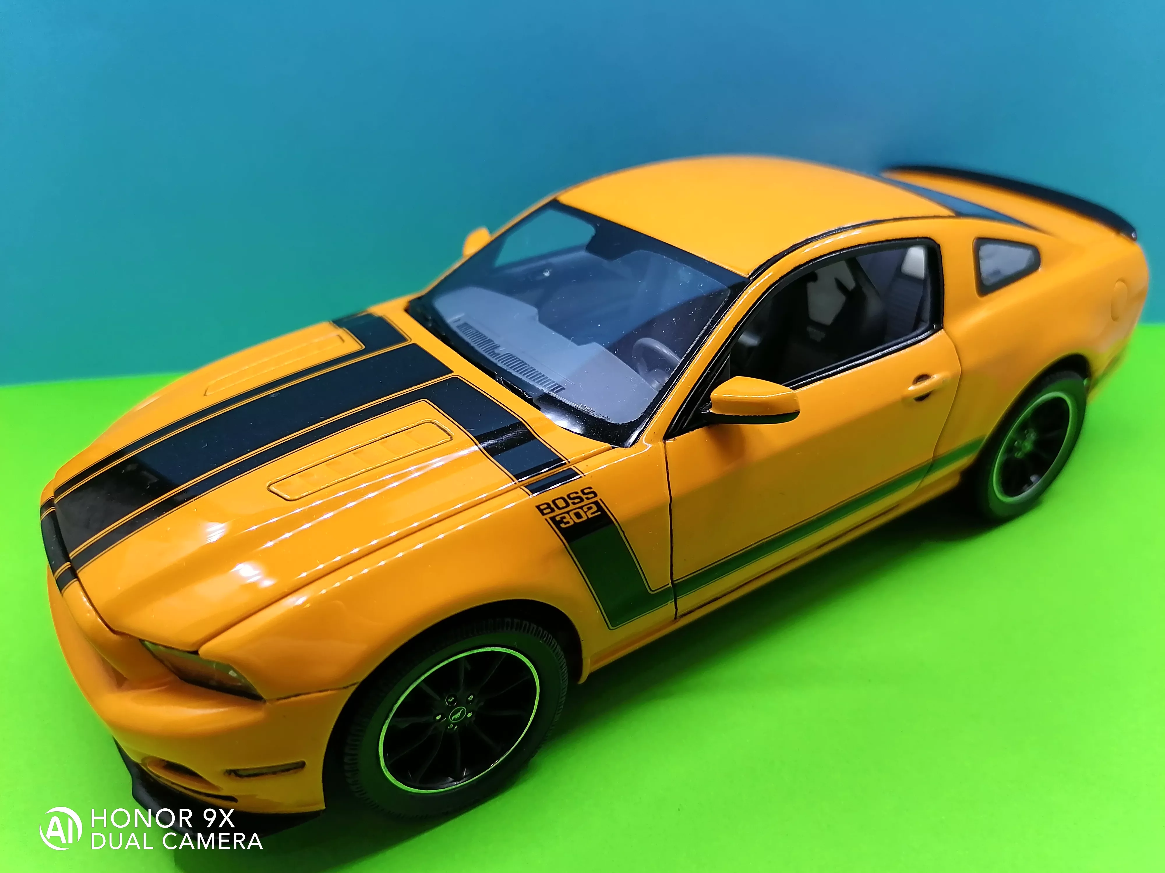 Спорткар 2013 Ford Mustang Boss 302