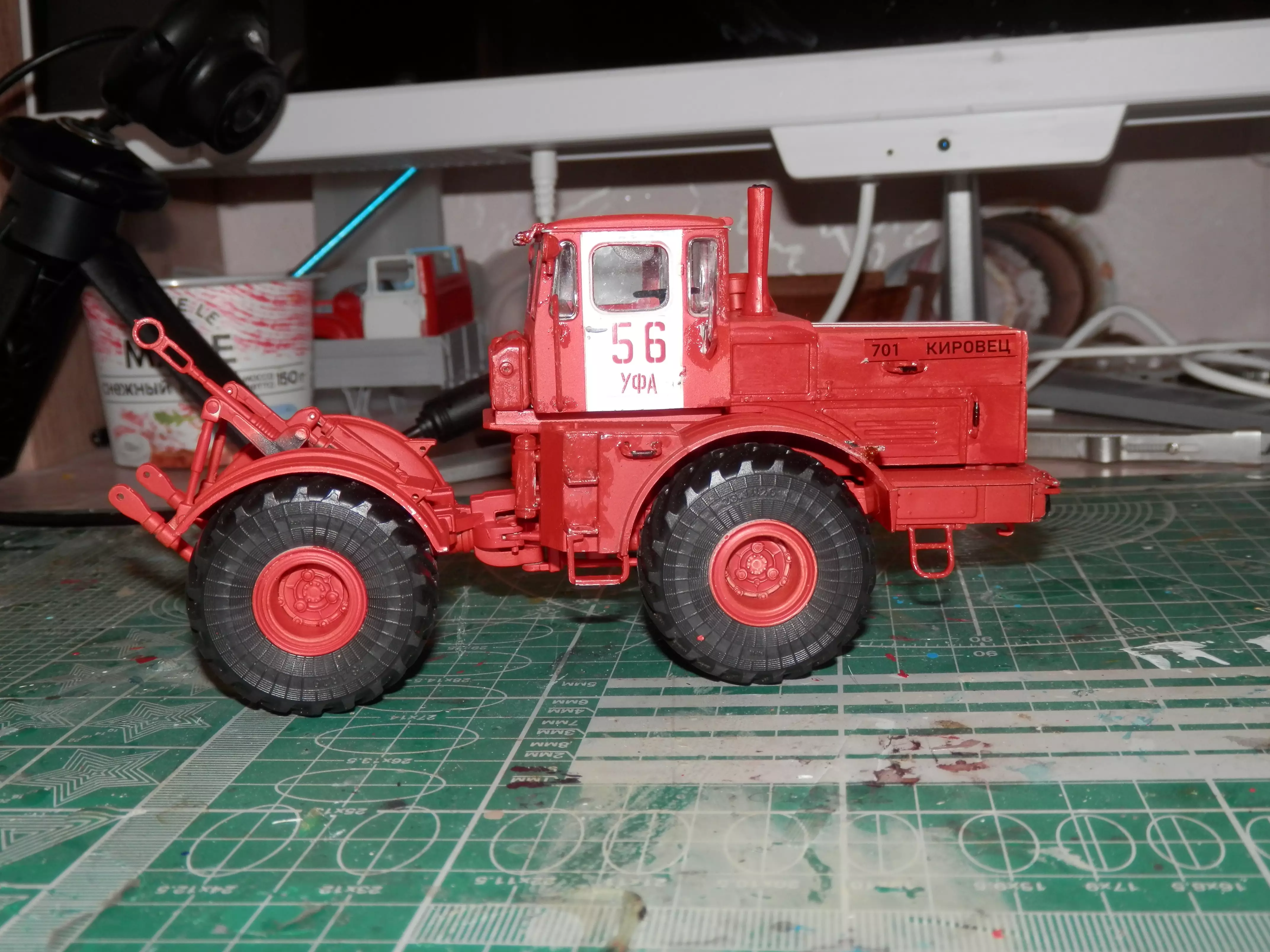 Сборная модель лесовоз с прицепом-роспуском 43204-10