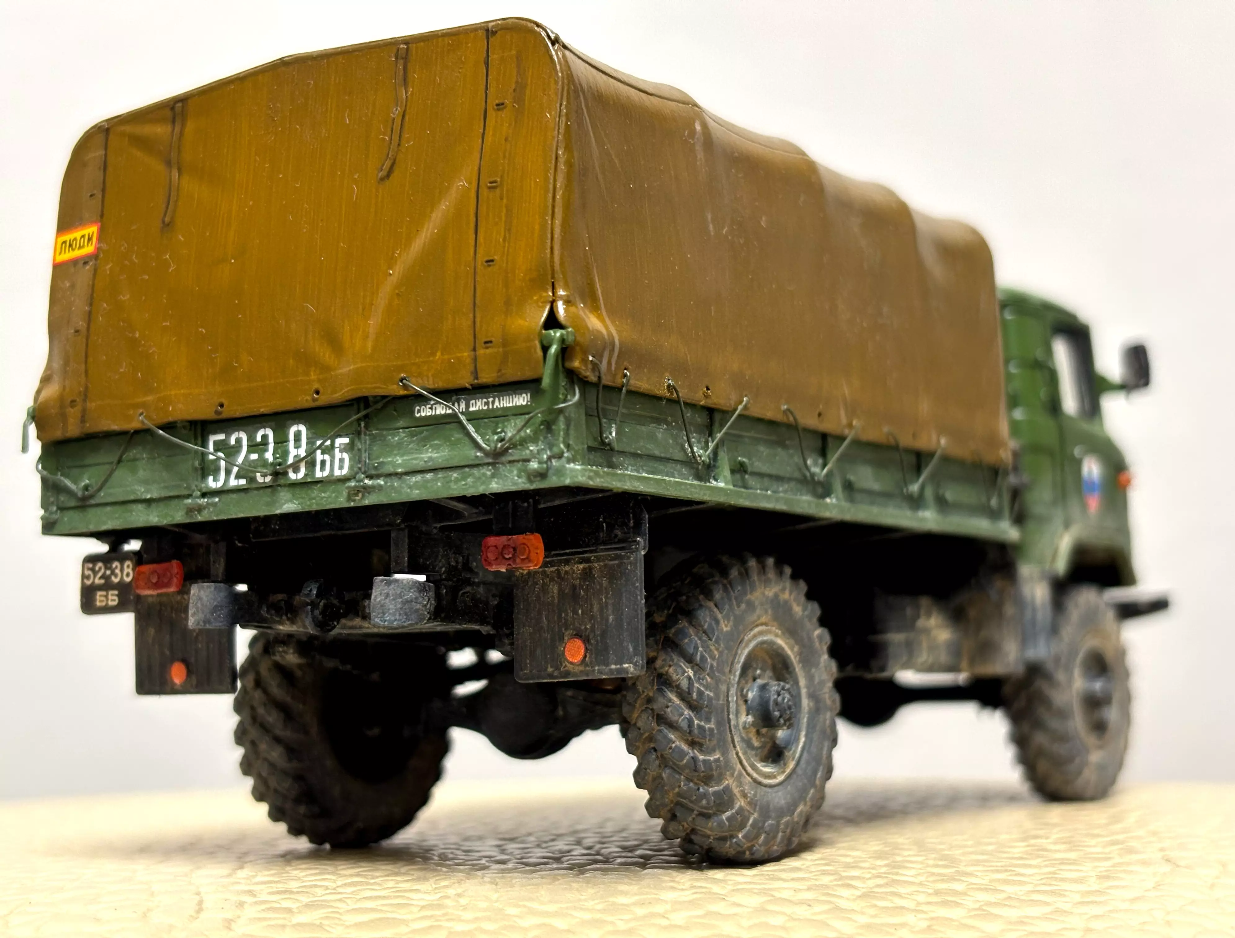 Сборная модель лесовоз с прицепом-роспуском 43204-10