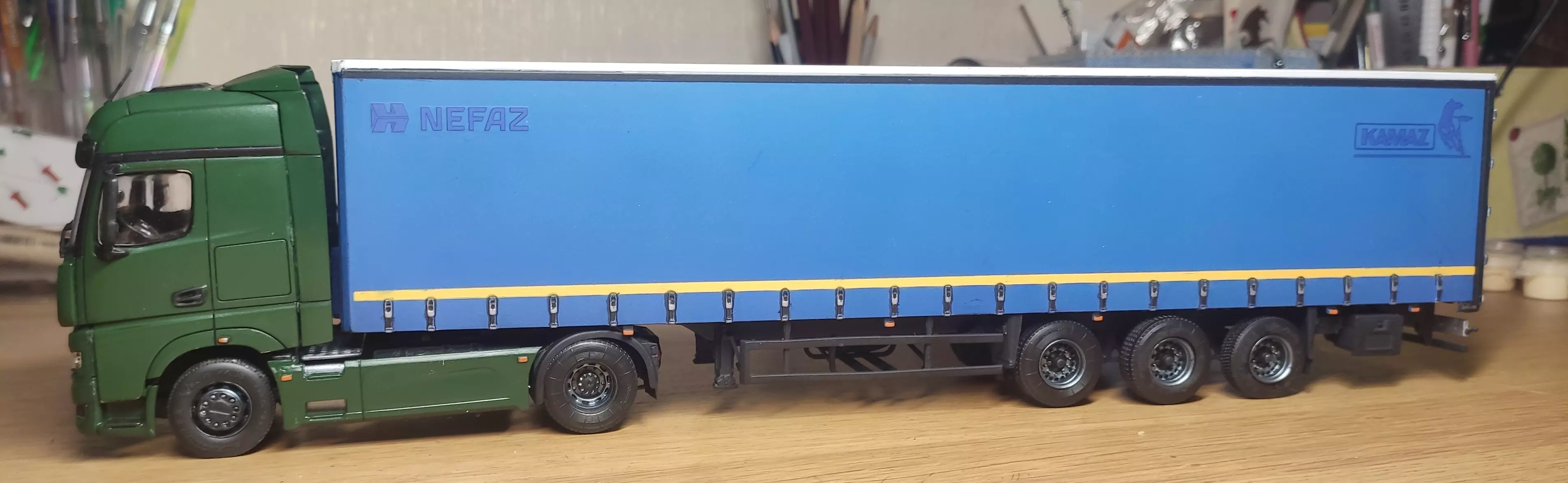 Сборная модель лесовоз с прицепом-роспуском 43204-10