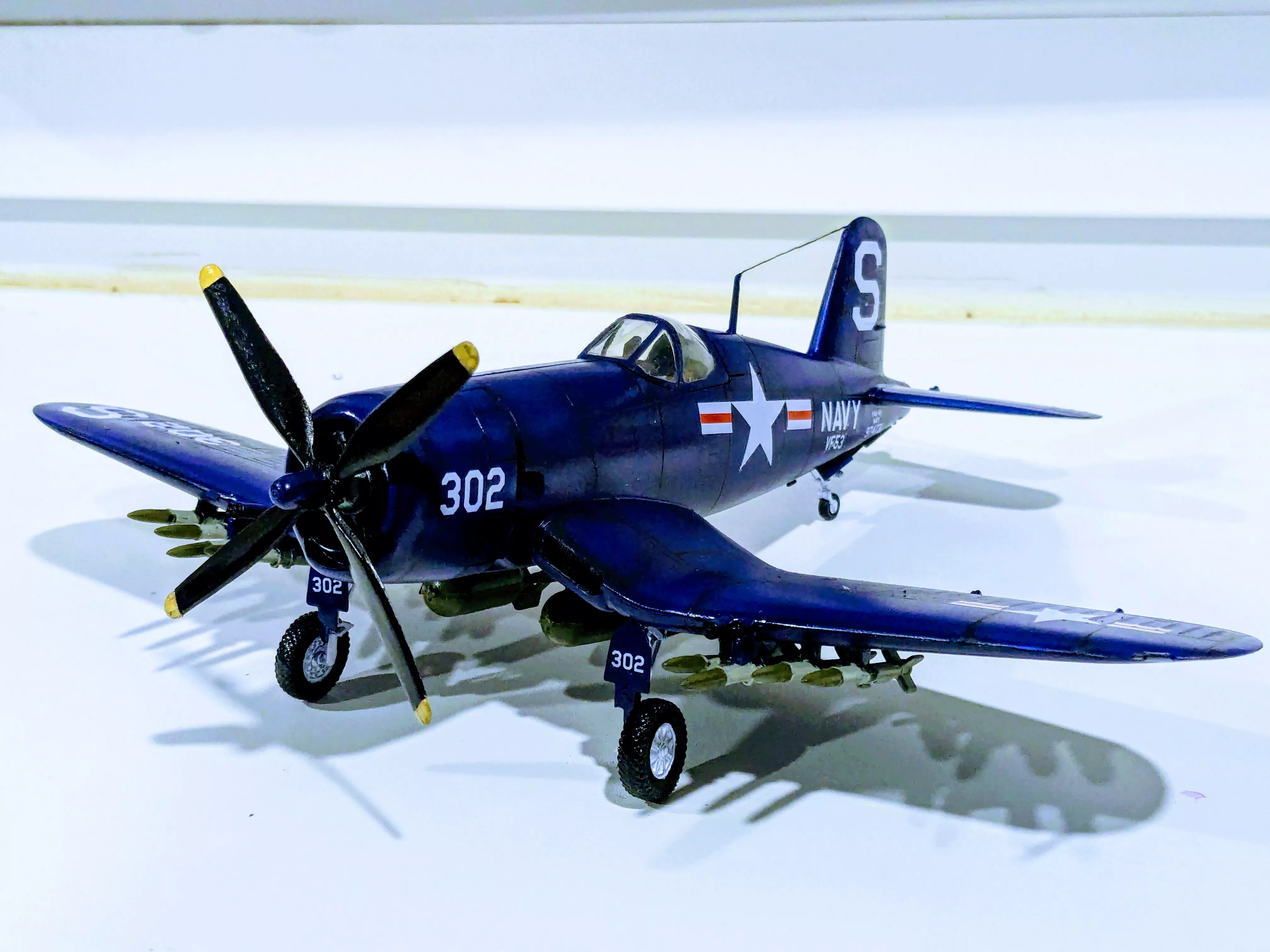 Самолет F4U-4B CORSAIR