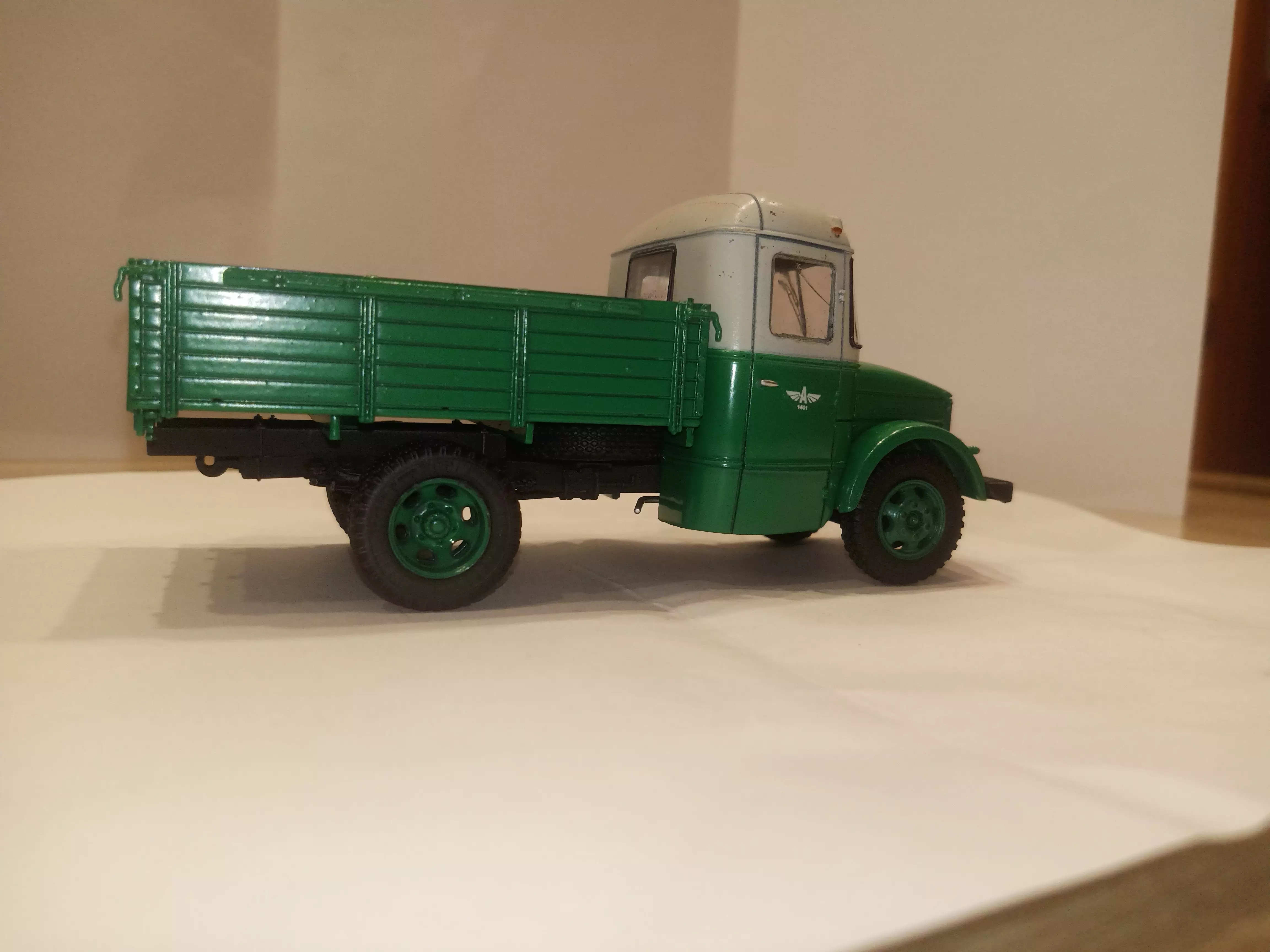 Сборная модель лесовоз с прицепом-роспуском 43204-10