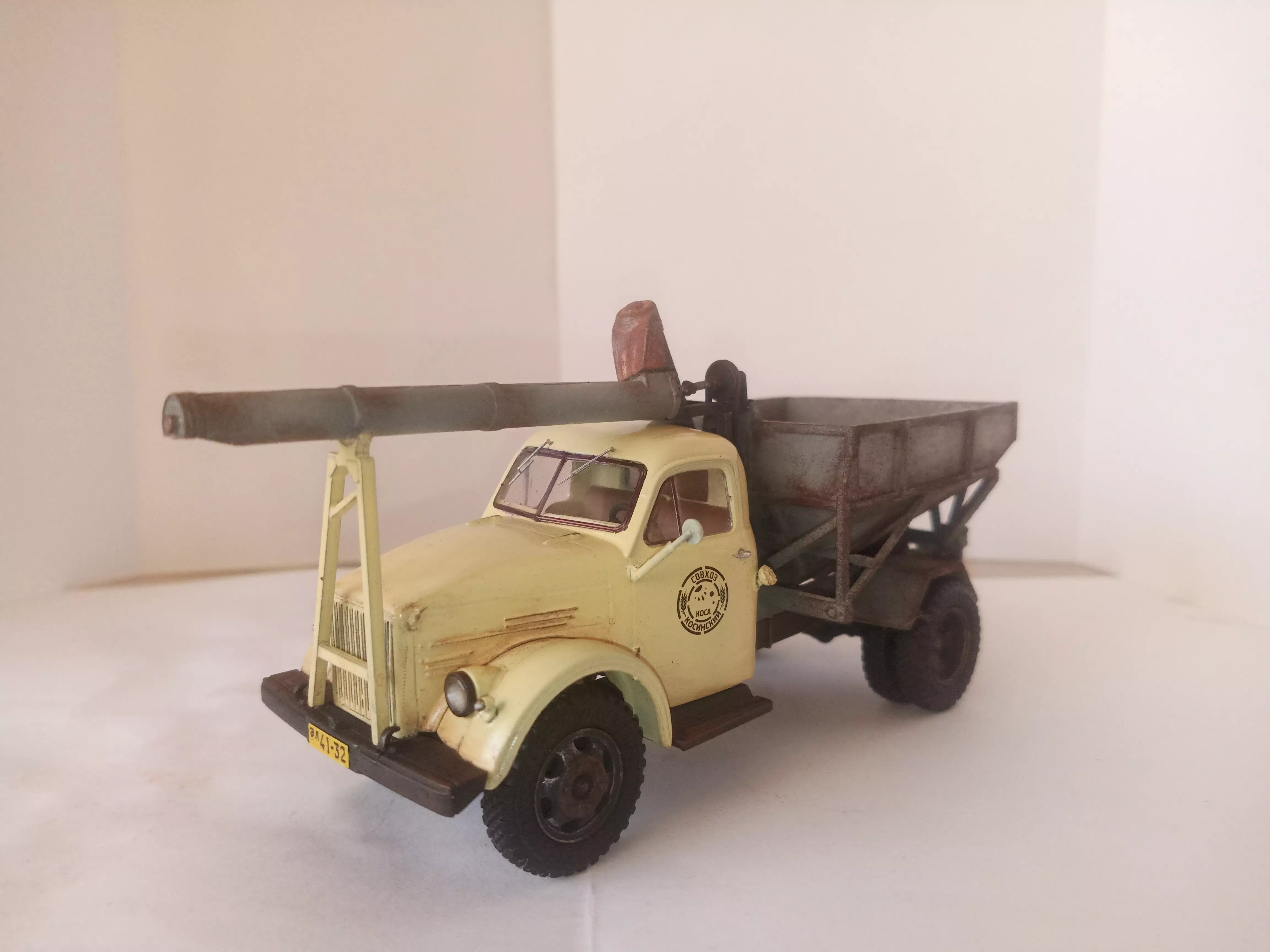 Сборная модель лесовоз с прицепом-роспуском 43204-10