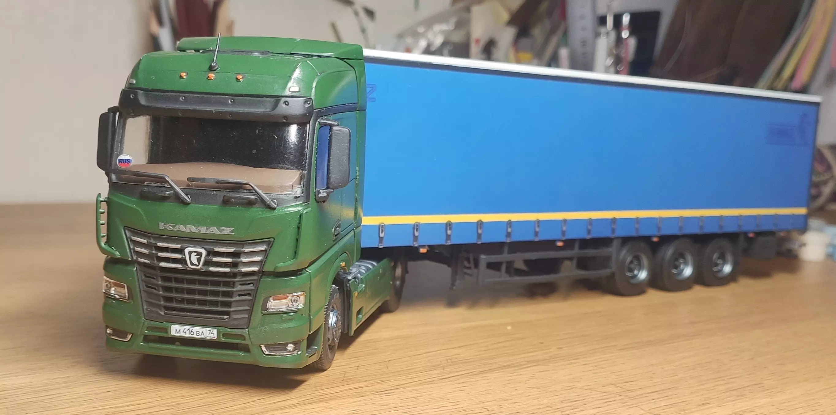 Сборная модель лесовоз с прицепом-роспуском 43204-10