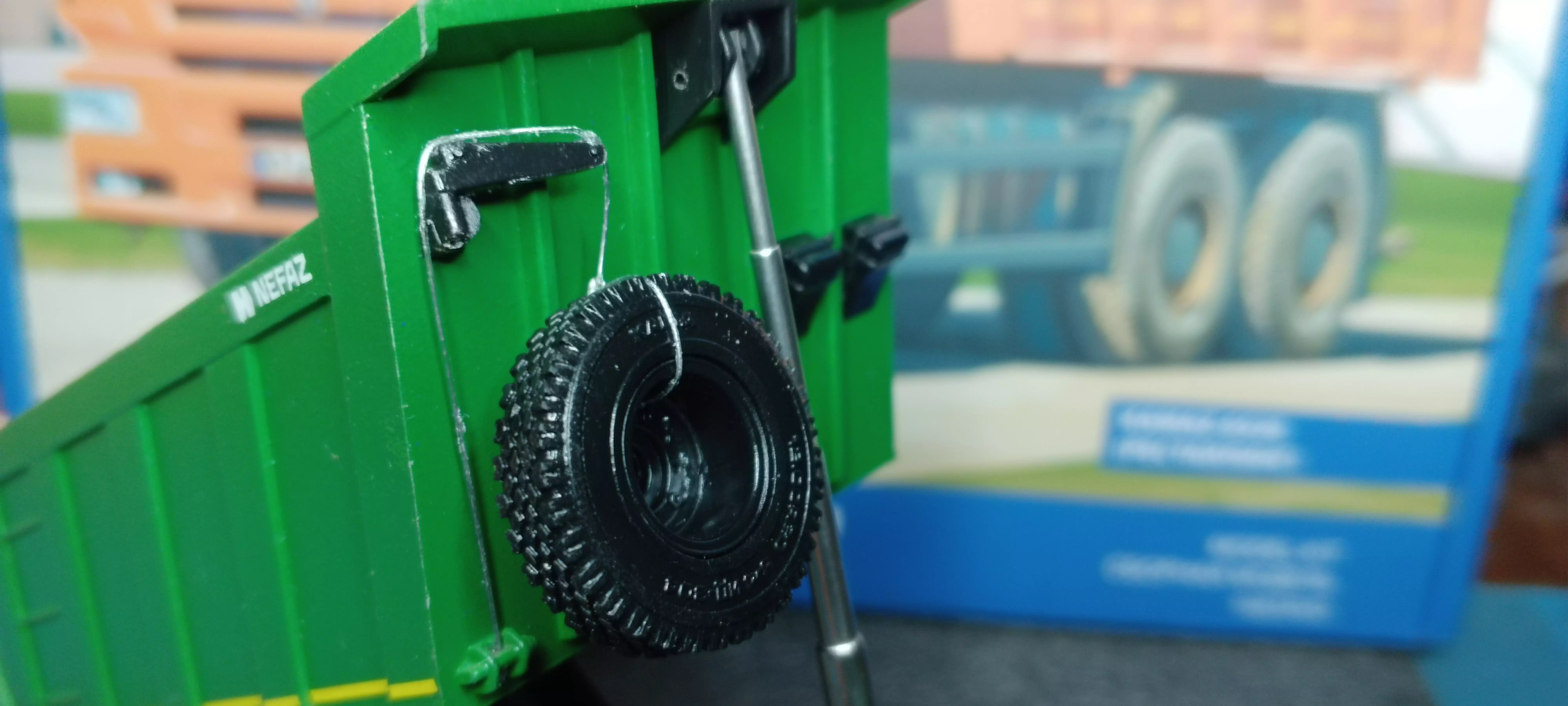 Сборная модель лесовоз с прицепом-роспуском 43204-10