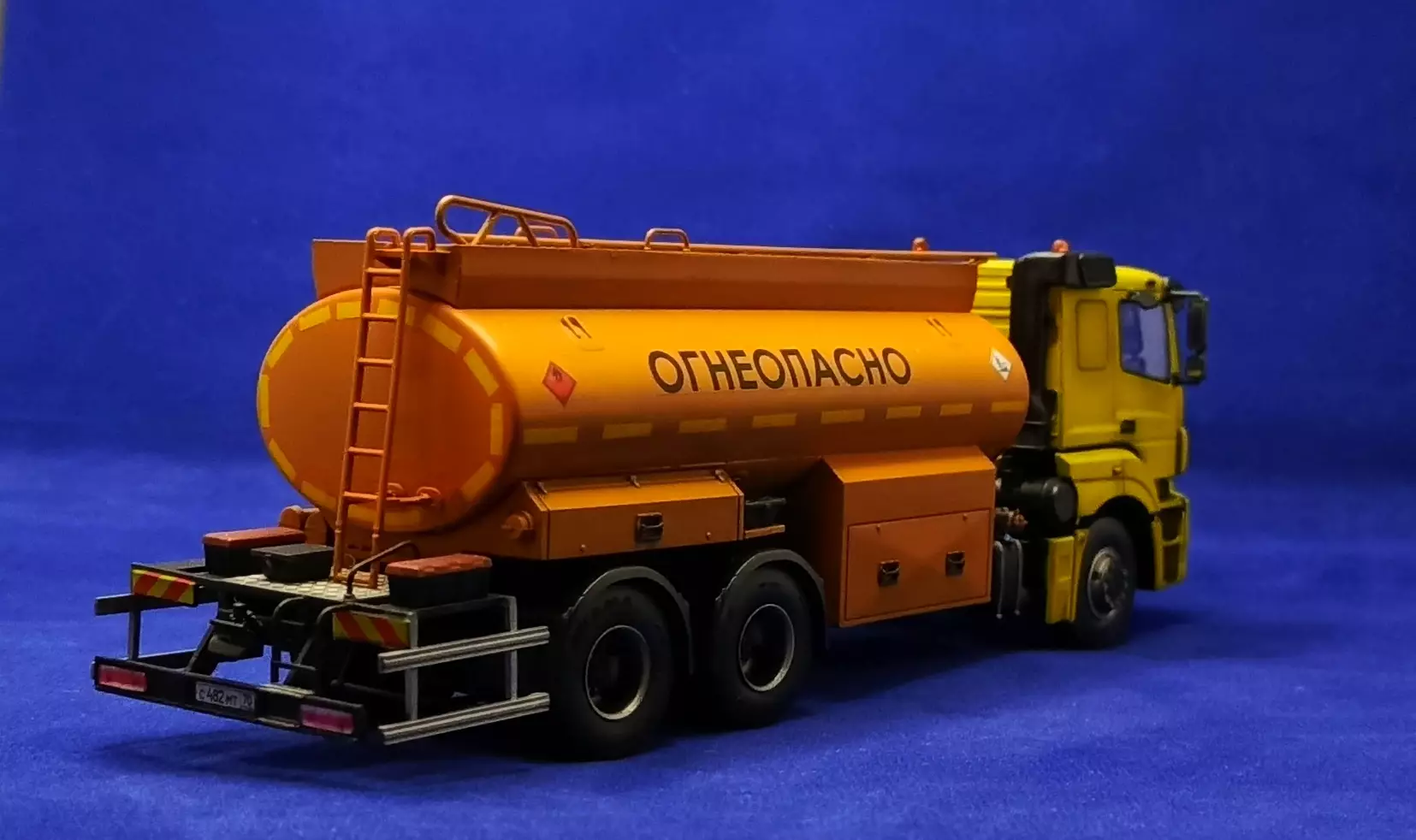 Сборная модель лесовоз с прицепом-роспуском 43204-10