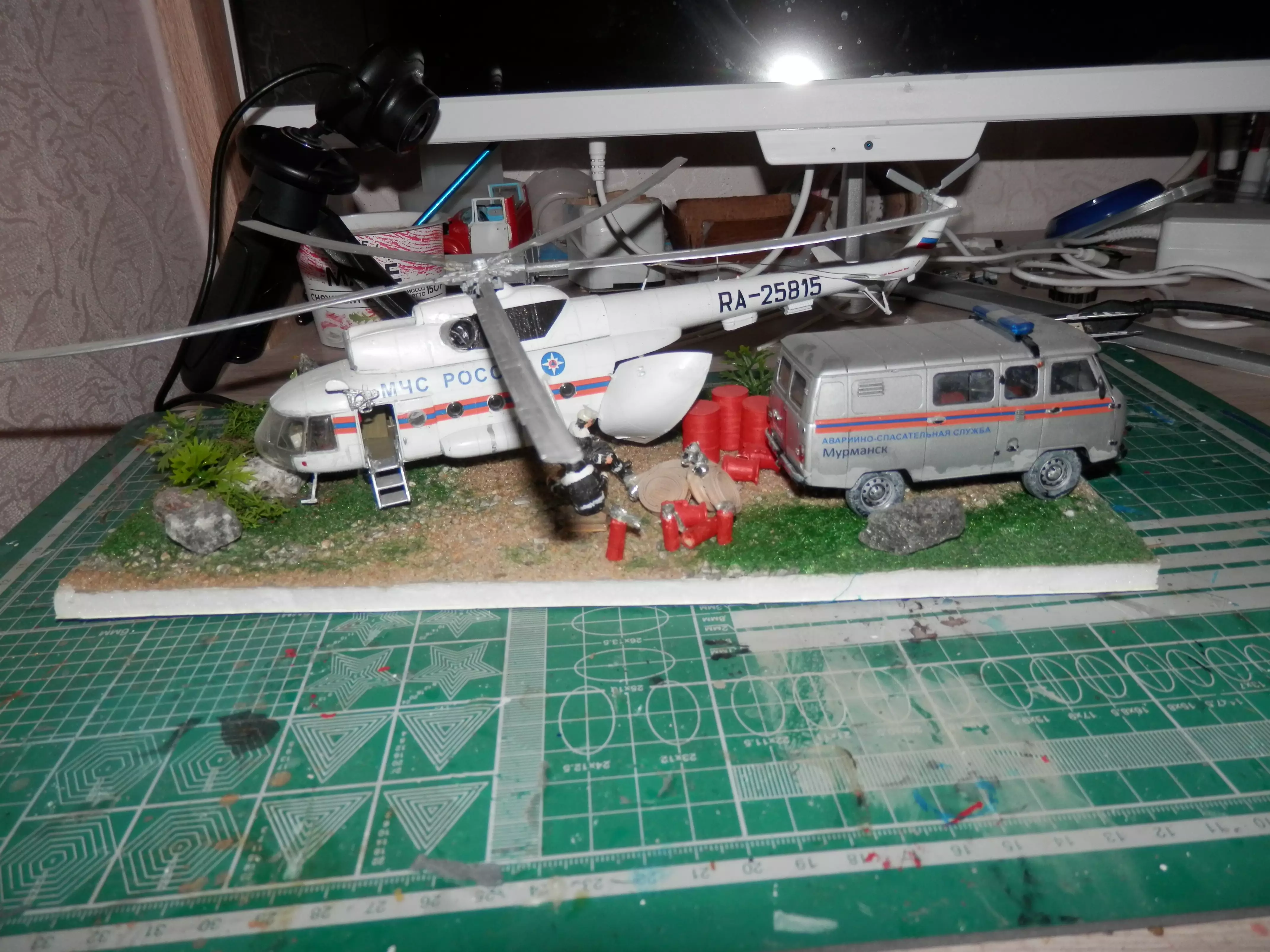 Сборная модель лесовоз с прицепом-роспуском 43204-10