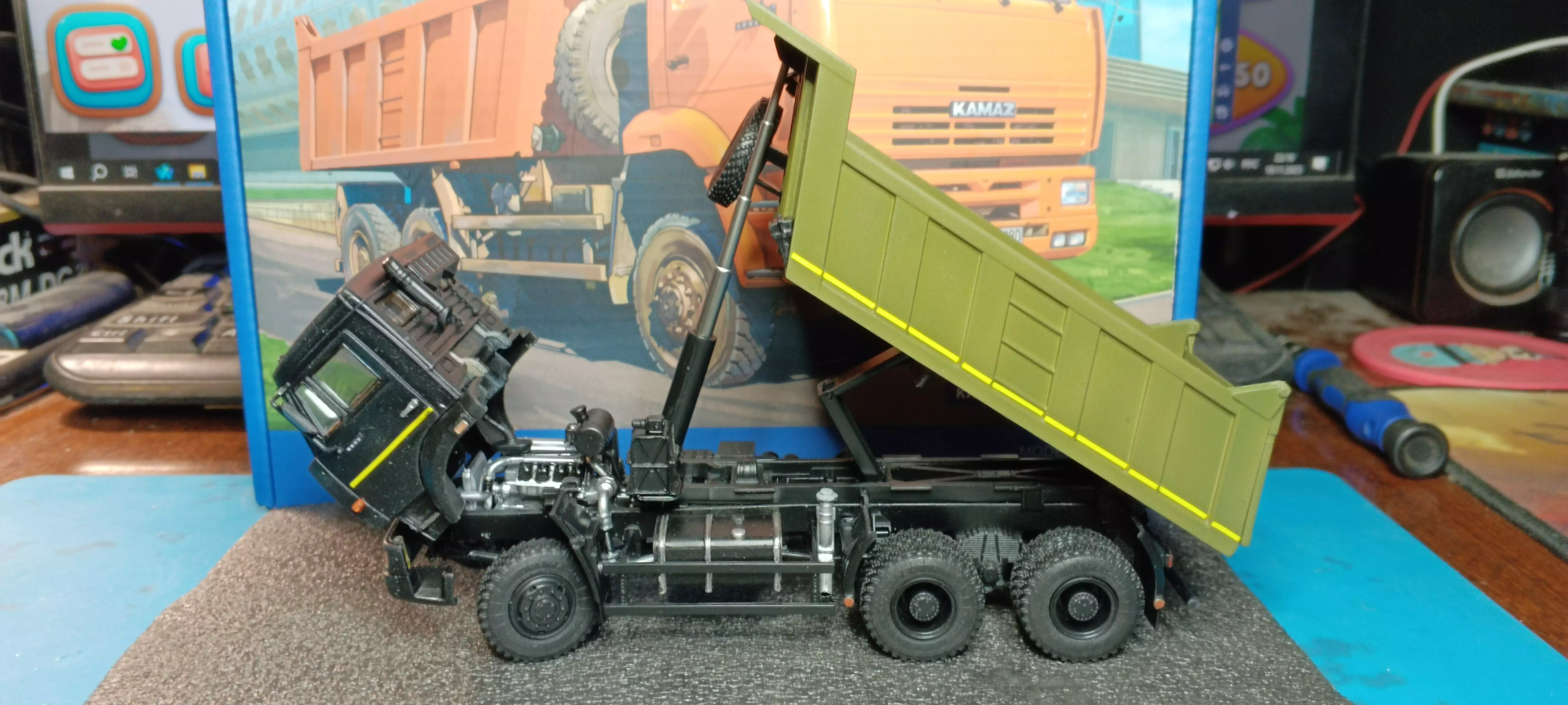 Сборная модель лесовоз с прицепом-роспуском 43204-10