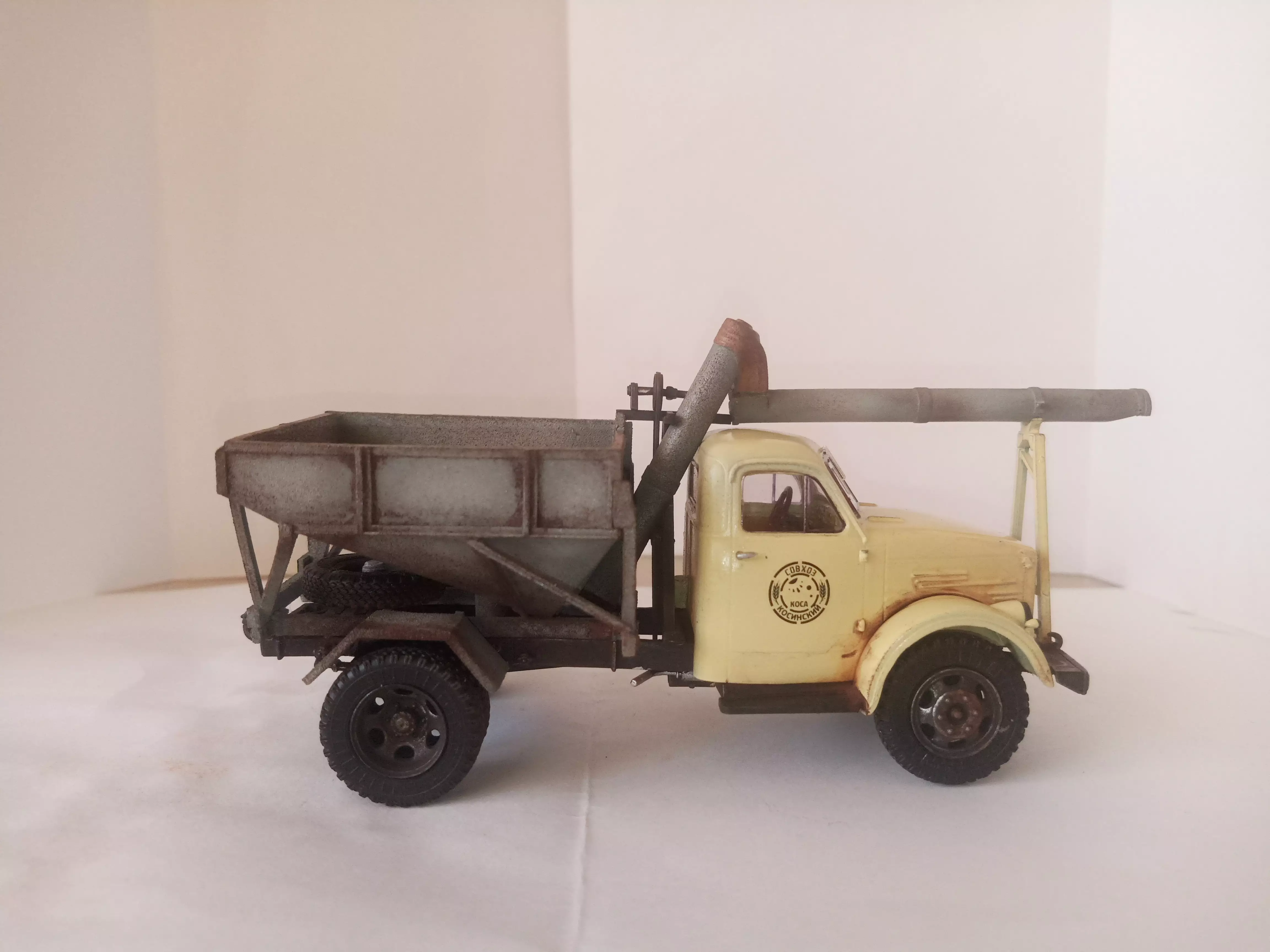 Сборная модель лесовоз с прицепом-роспуском 43204-10