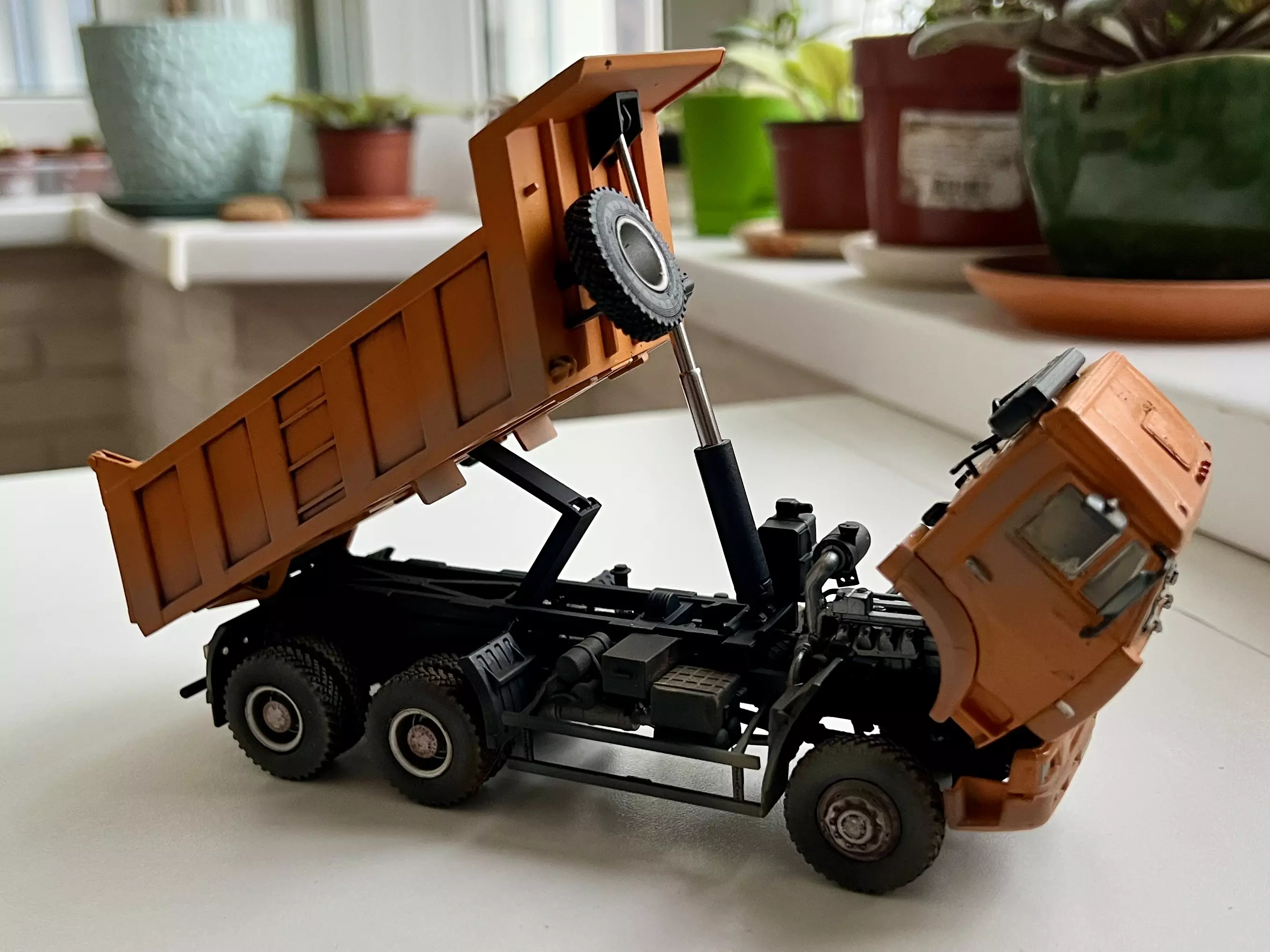 Сборная модель лесовоз с прицепом-роспуском 43204-10