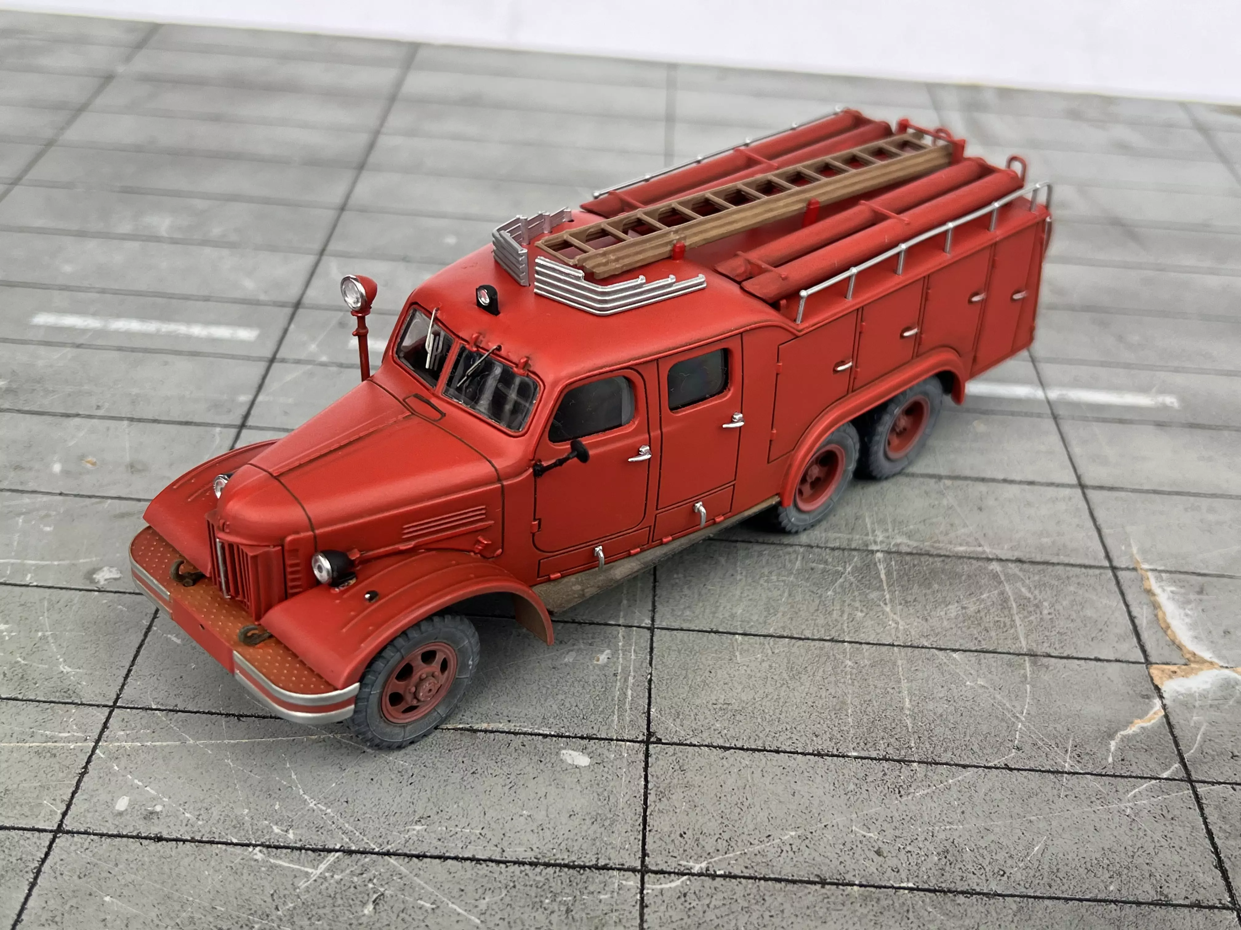 Сборная модель лесовоз с прицепом-роспуском 43204-10