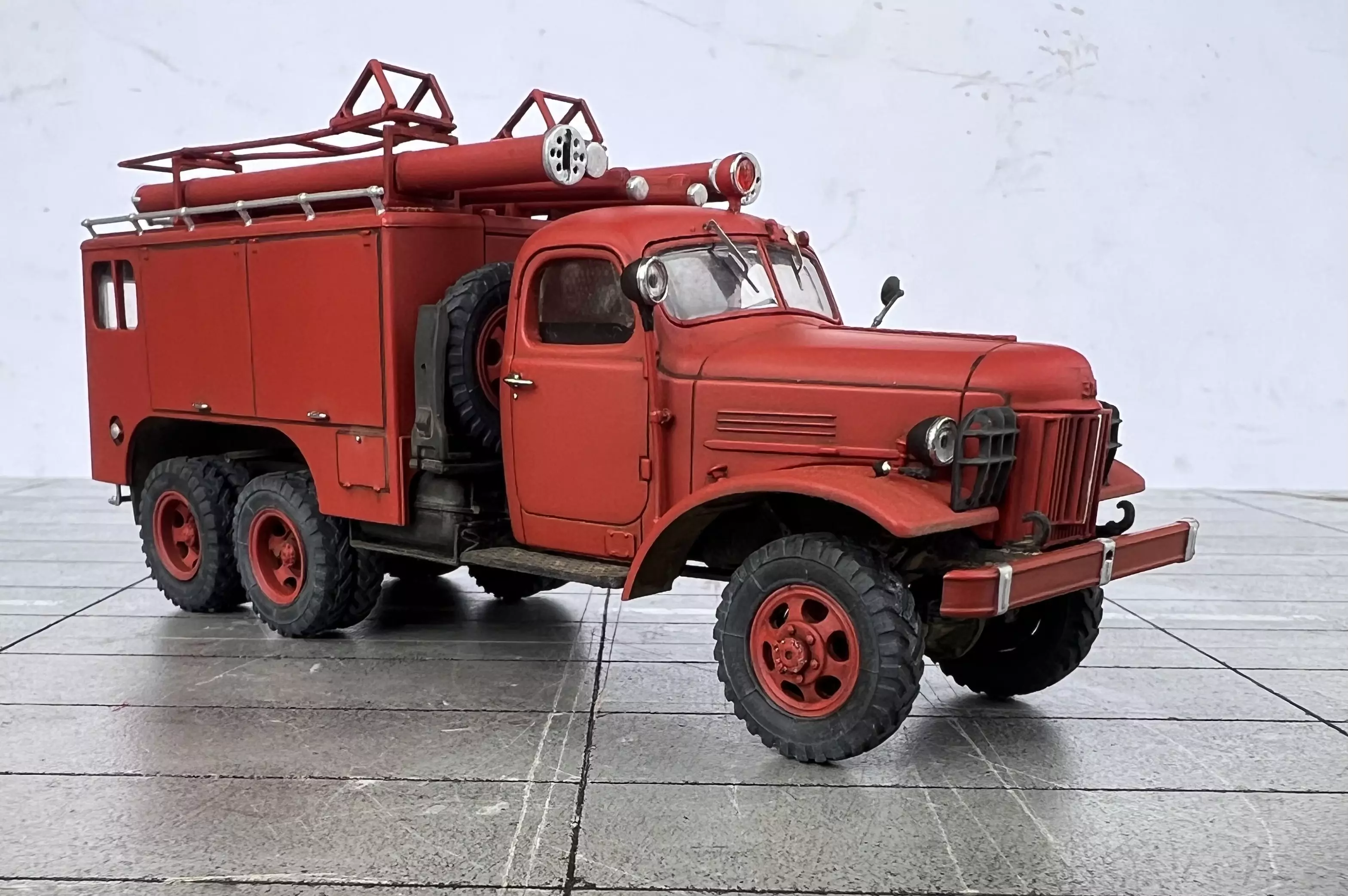 Сборная модель лесовоз с прицепом-роспуском 43204-10