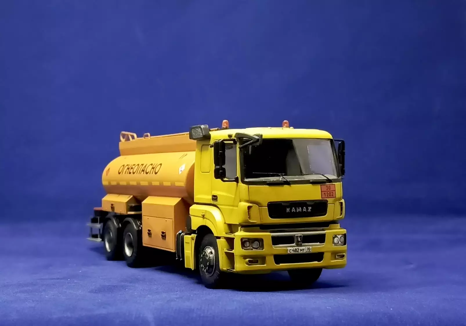 Сборная модель лесовоз с прицепом-роспуском 43204-10