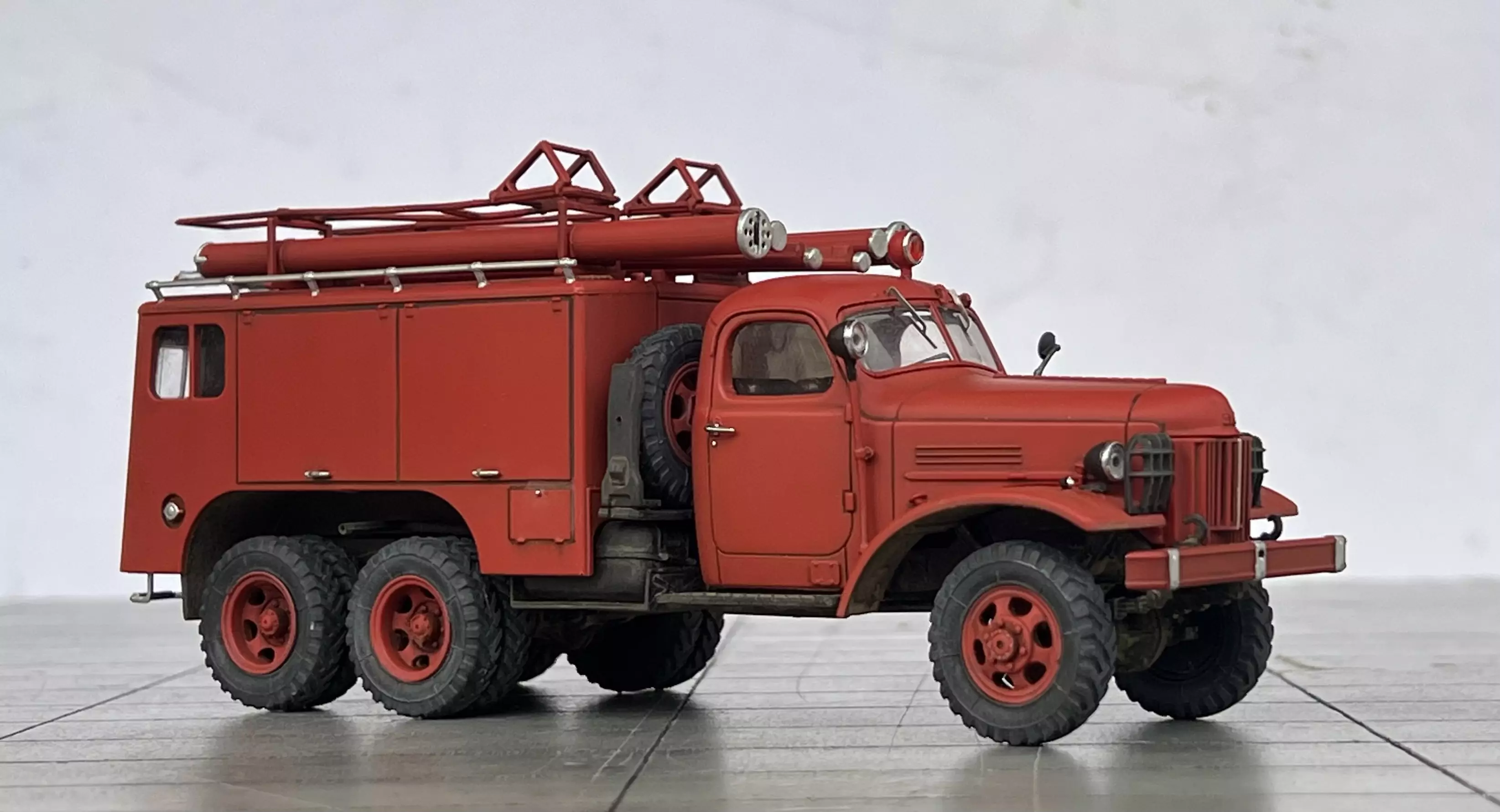 Сборная модель лесовоз с прицепом-роспуском 43204-10