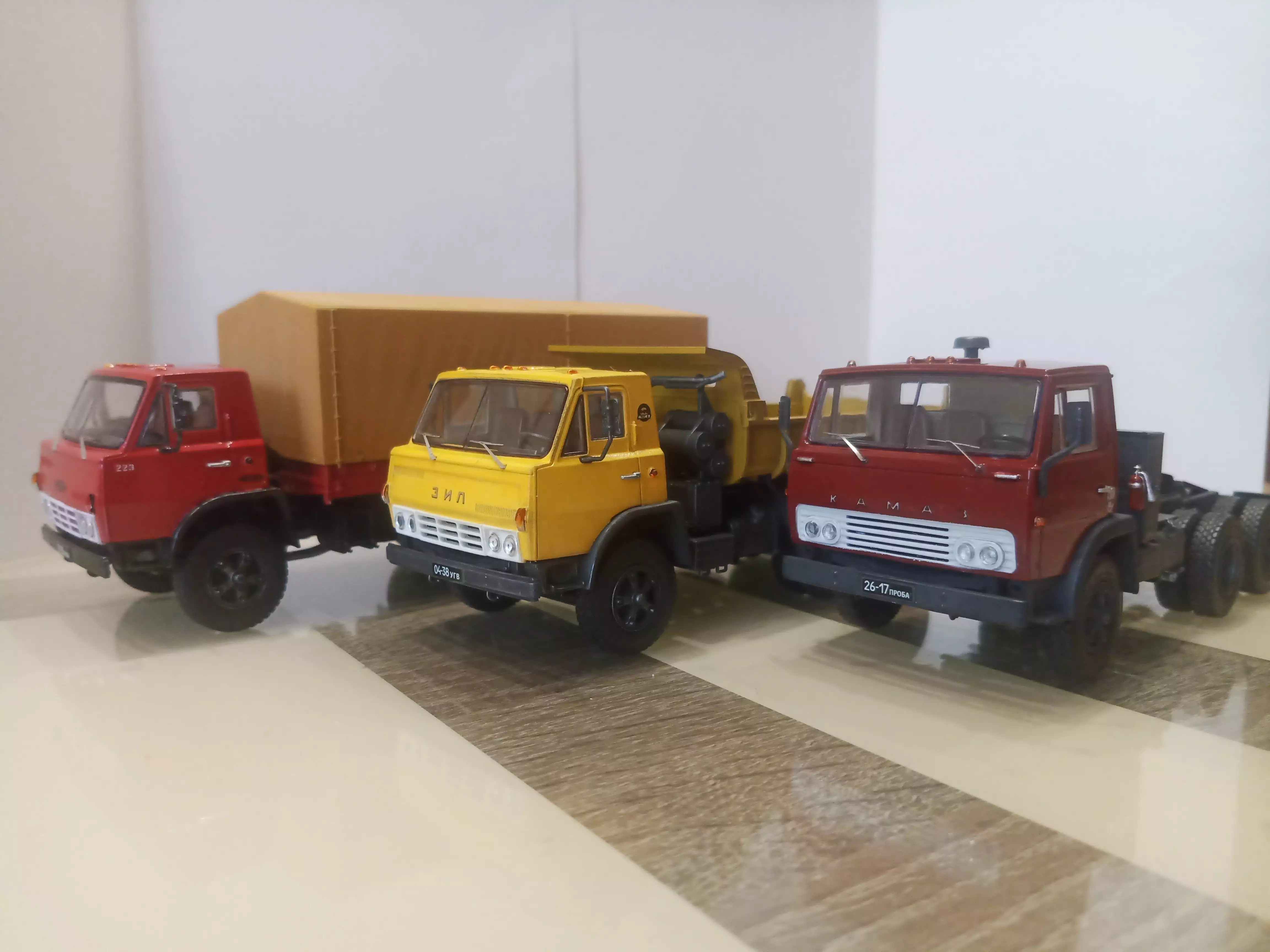 Сборная модель лесовоз с прицепом-роспуском 43204-10