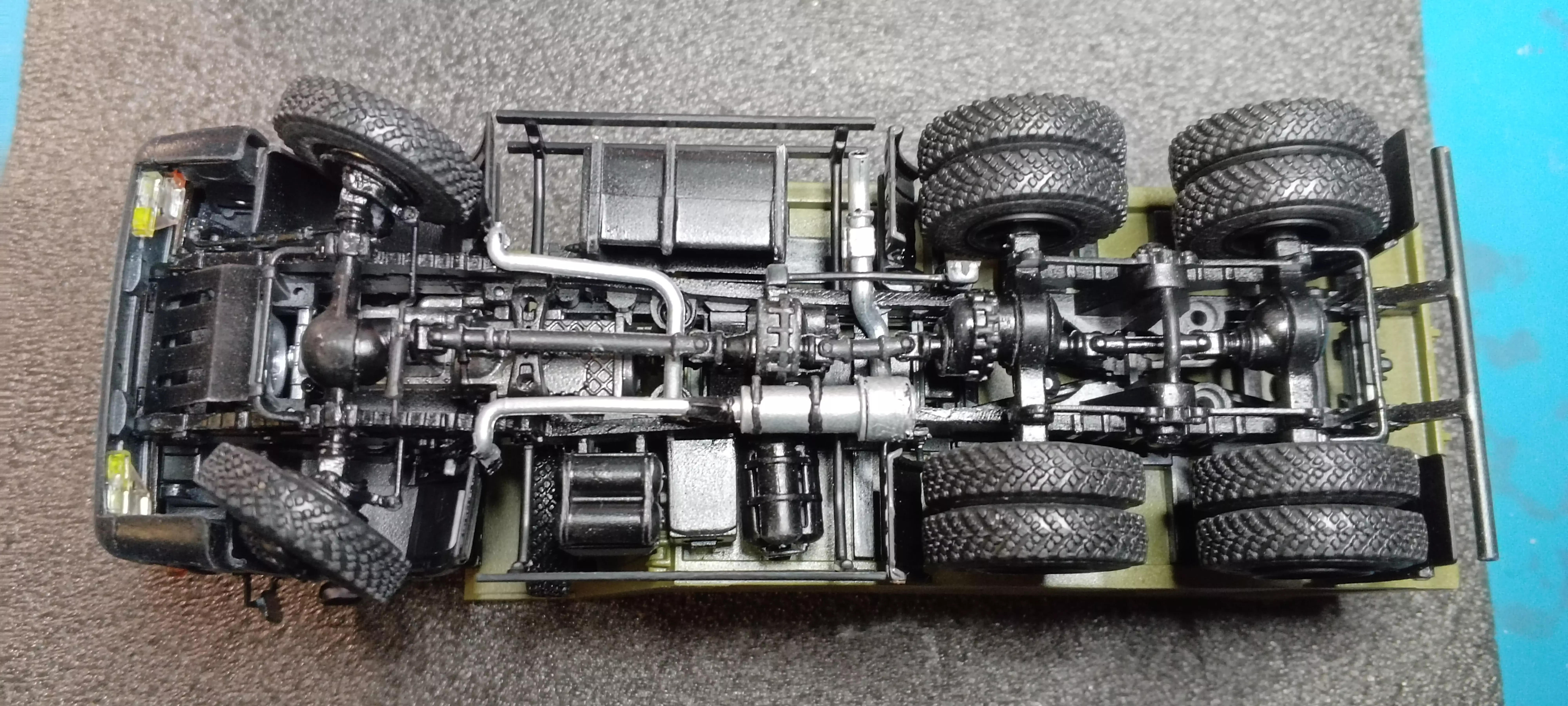 Сборная модель лесовоз с прицепом-роспуском 43204-10