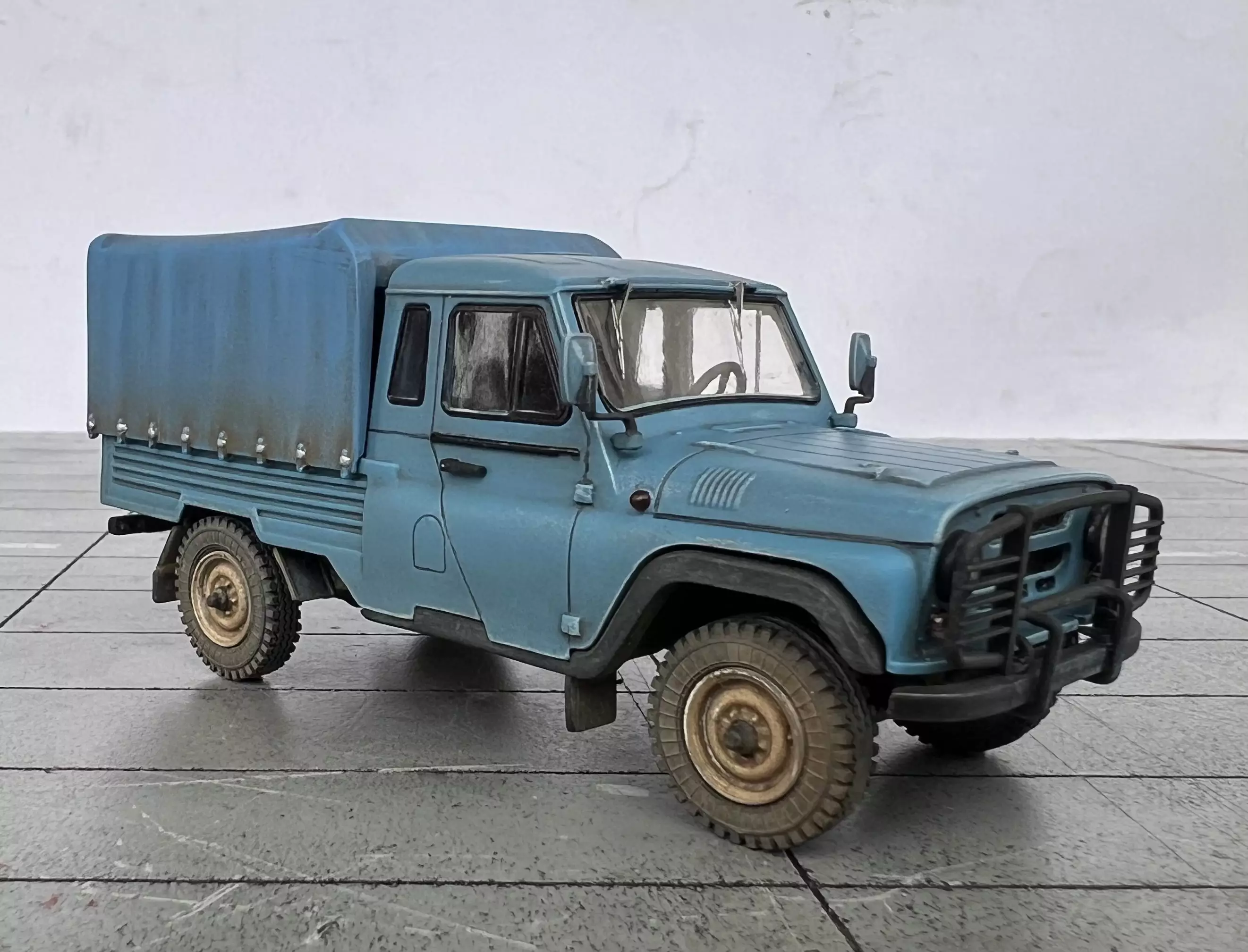 Сборная модель лесовоз с прицепом-роспуском 43204-10