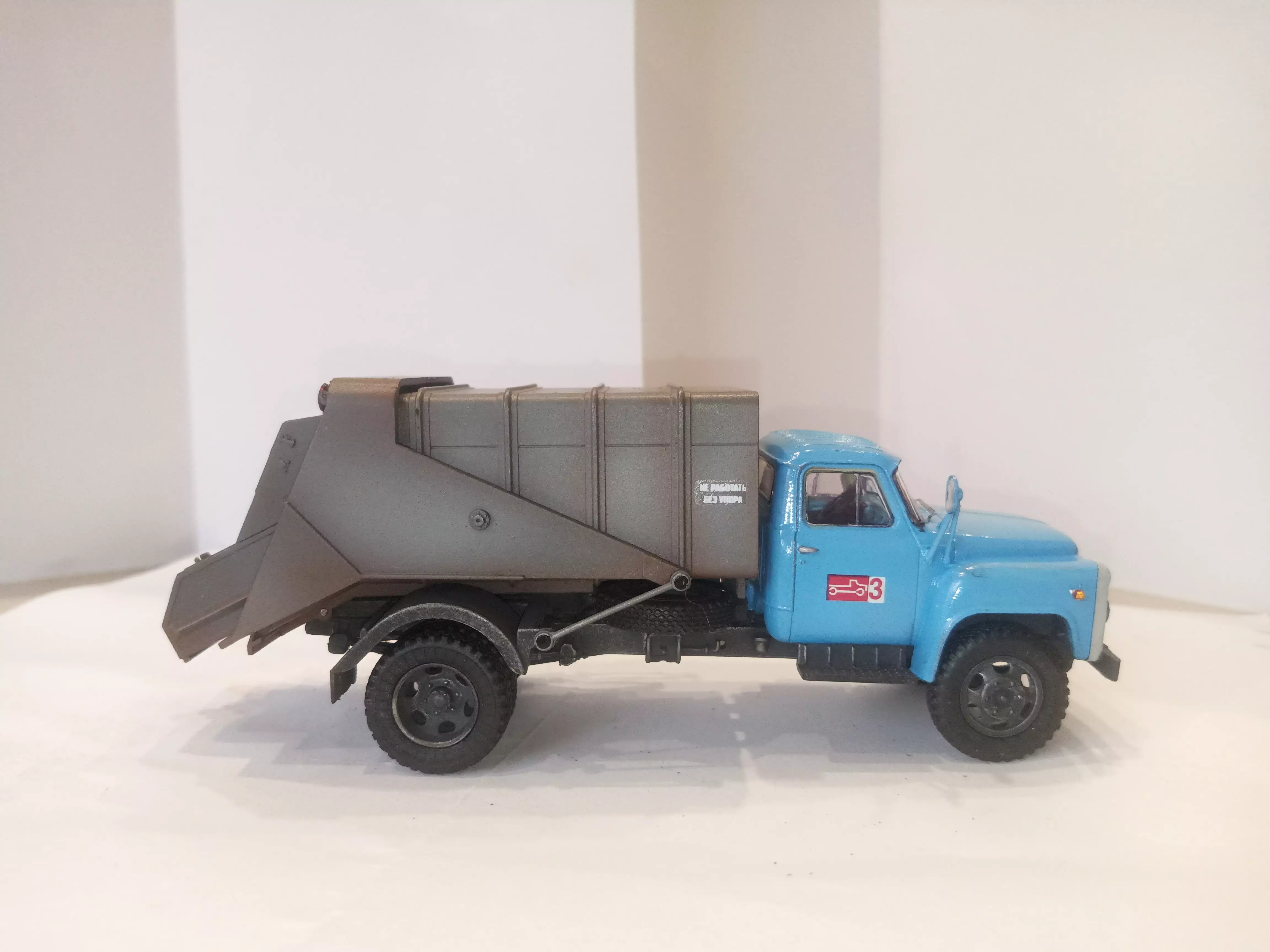 Сборная модель лесовоз с прицепом-роспуском 43204-10