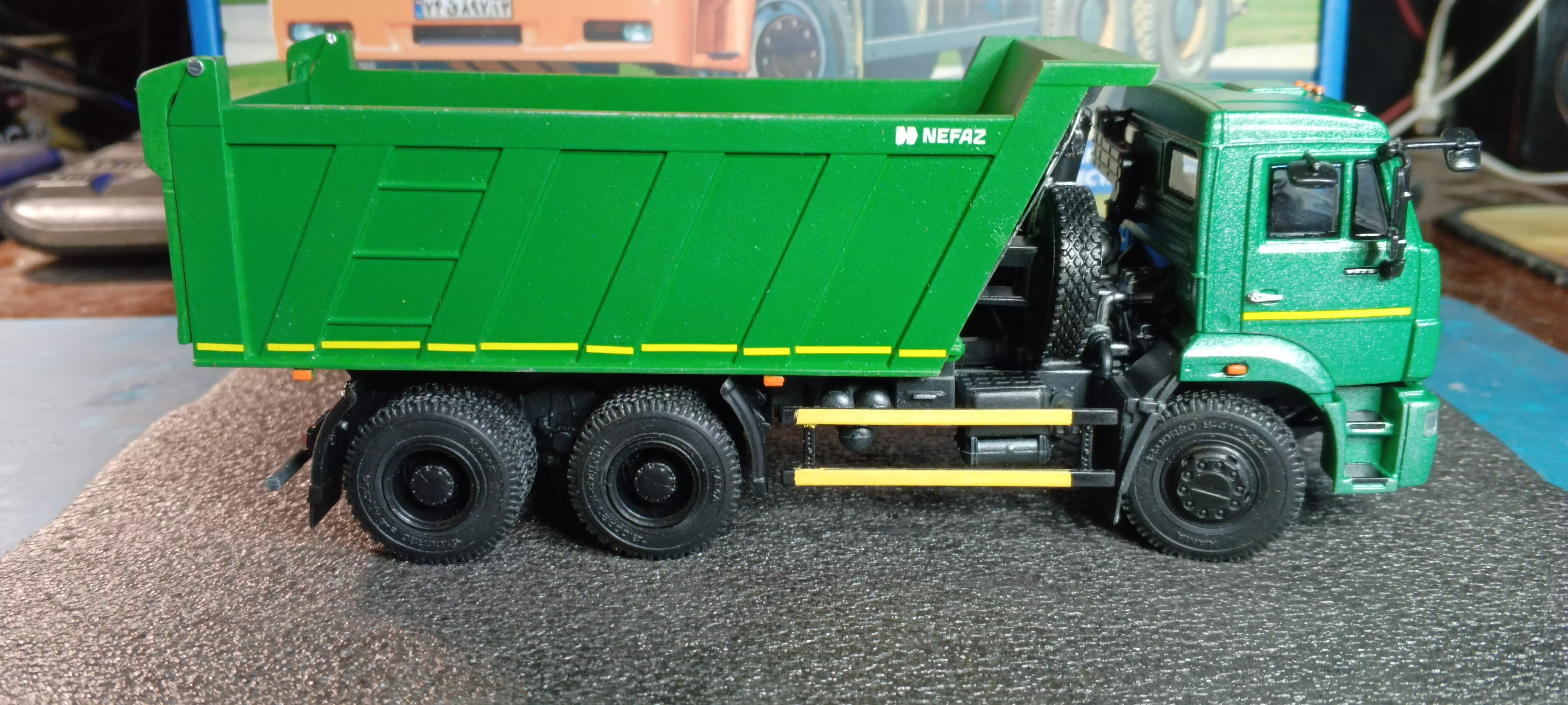 Сборная модель лесовоз с прицепом-роспуском 43204-10