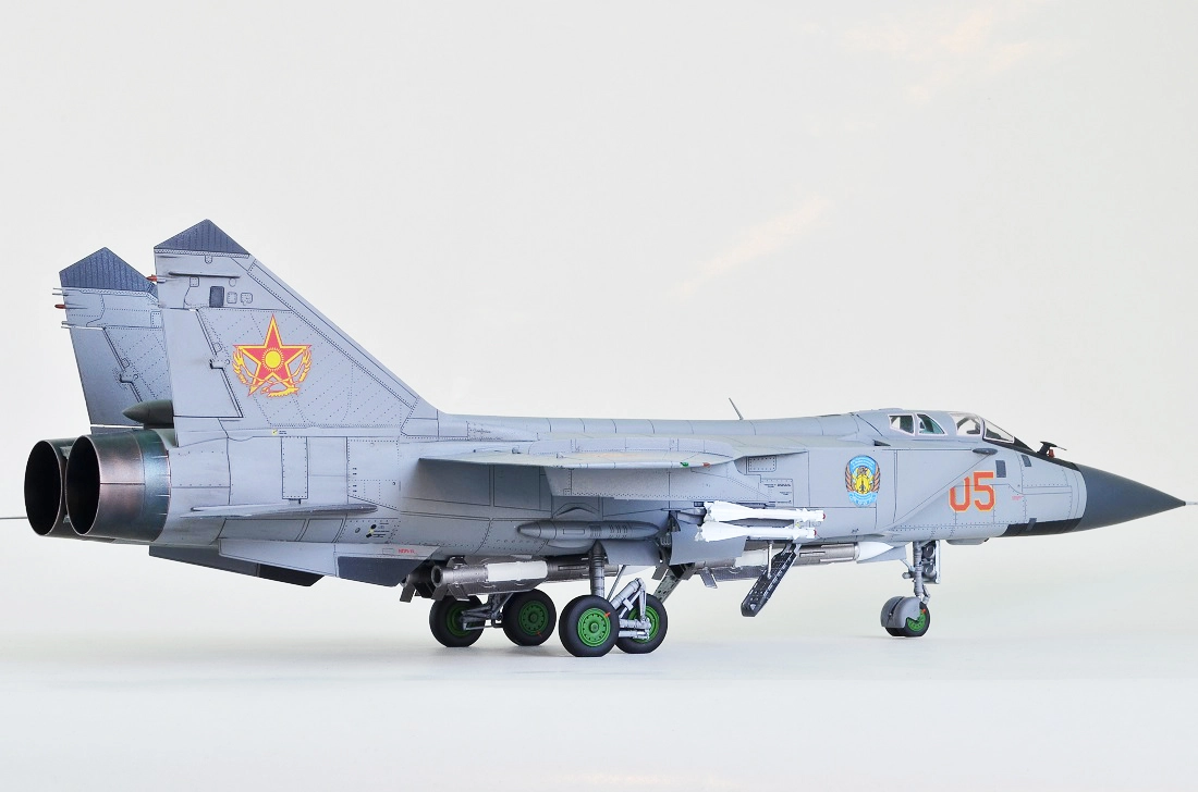 Сборная модель лесовоз с прицепом-роспуском 43204-10