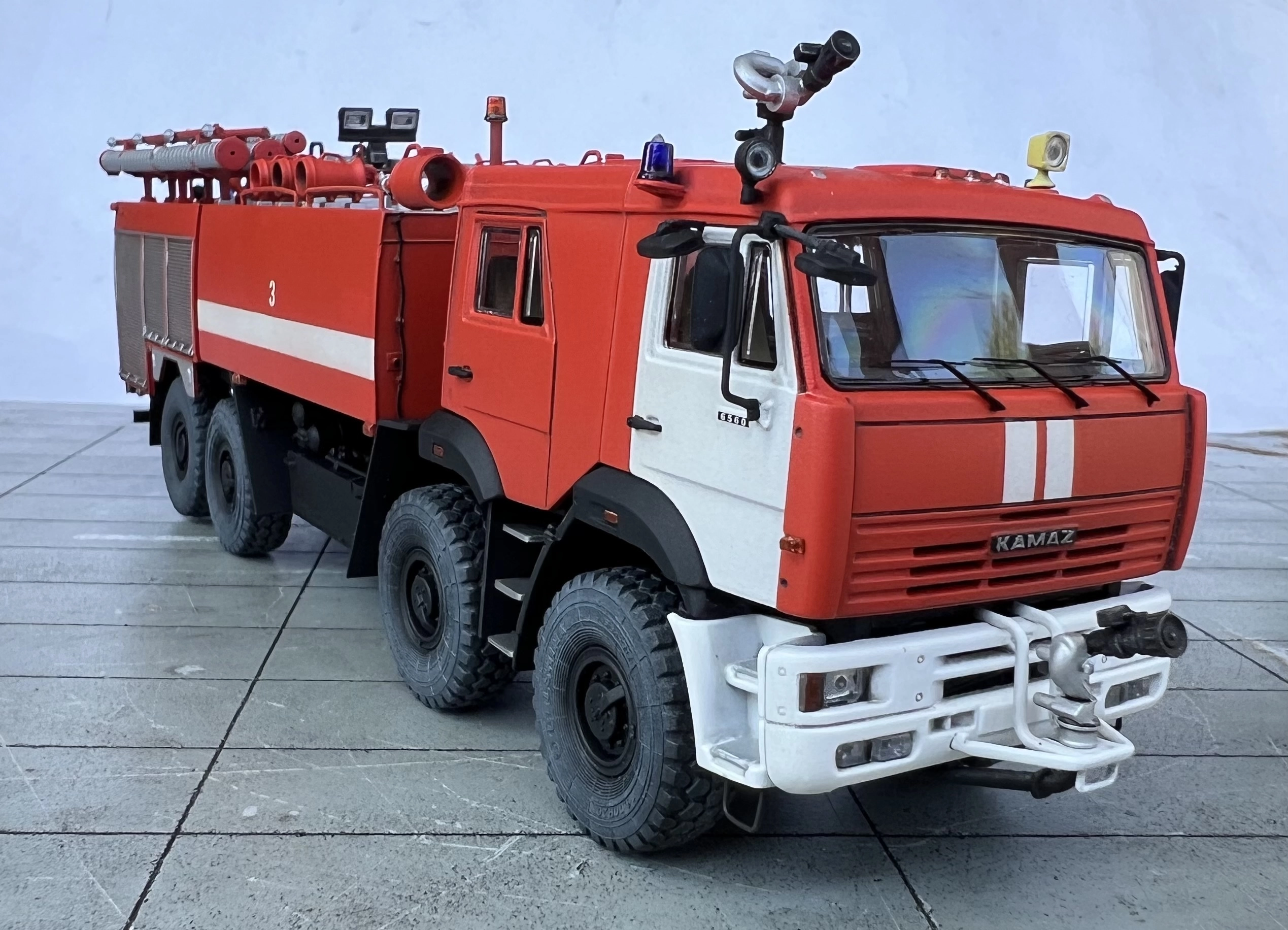 Сборная модель лесовоз с прицепом-роспуском 43204-10